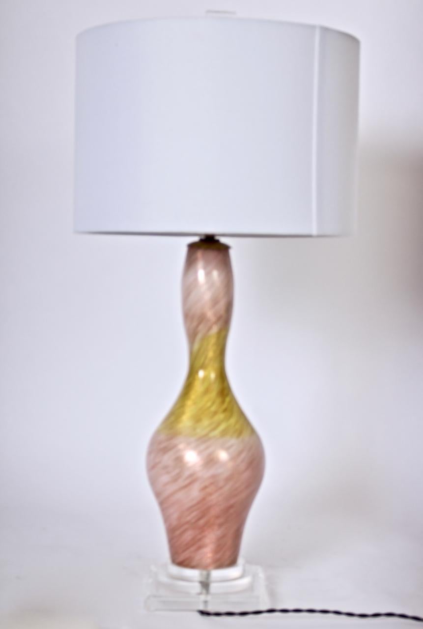 Venetian Italian Modern hand blown Murano glass table lamp in lustre pink, golden yellow and copper. Featuring an elongated gourd form with Pink twists, Yellow waist and Copper inclusions. With Lucite finial and step base. 22 H to top of socket. 18