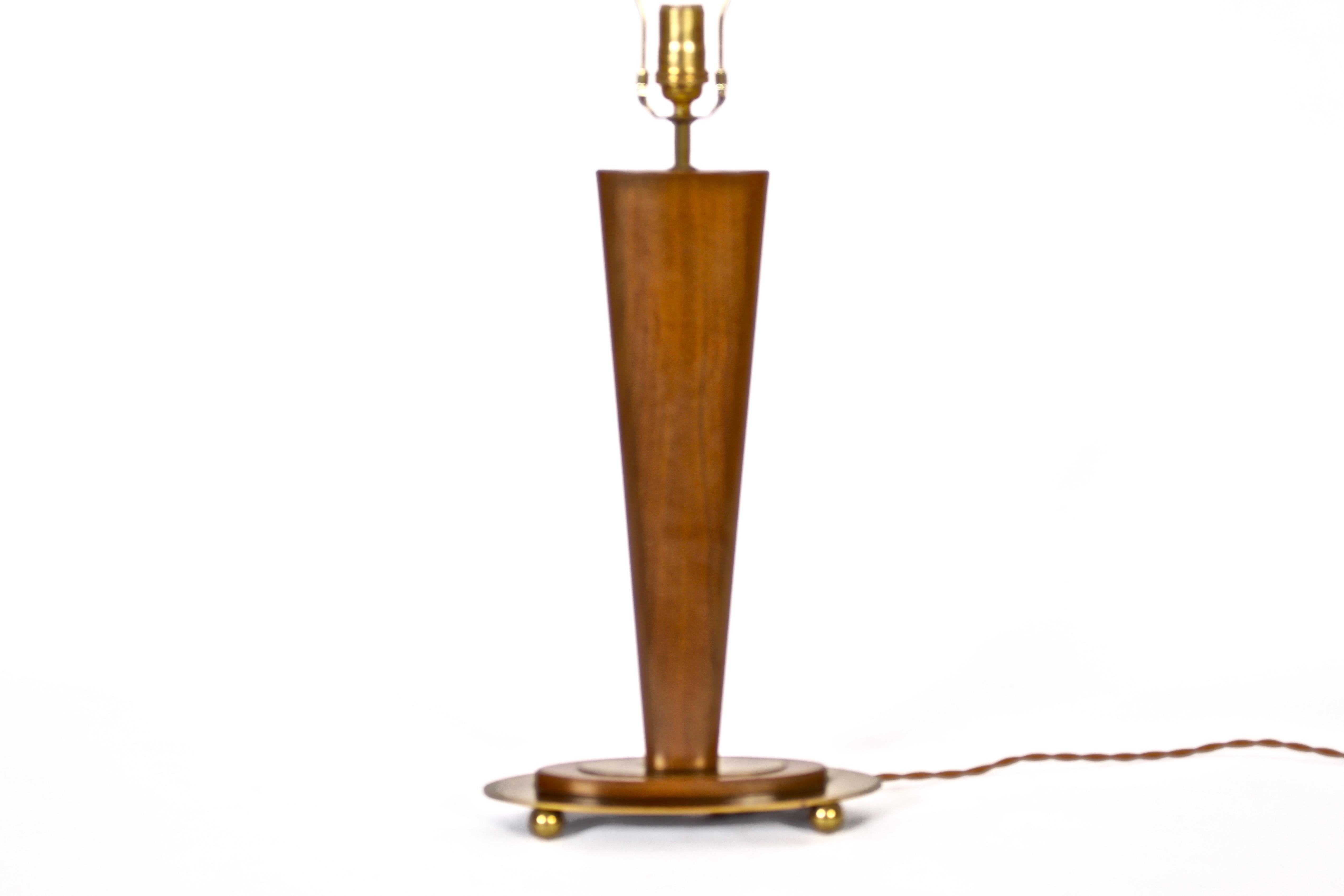 American Tall Mutual Sunset Walnut & Brass Table Lamp on Footed Oval Base, 1950s For Sale