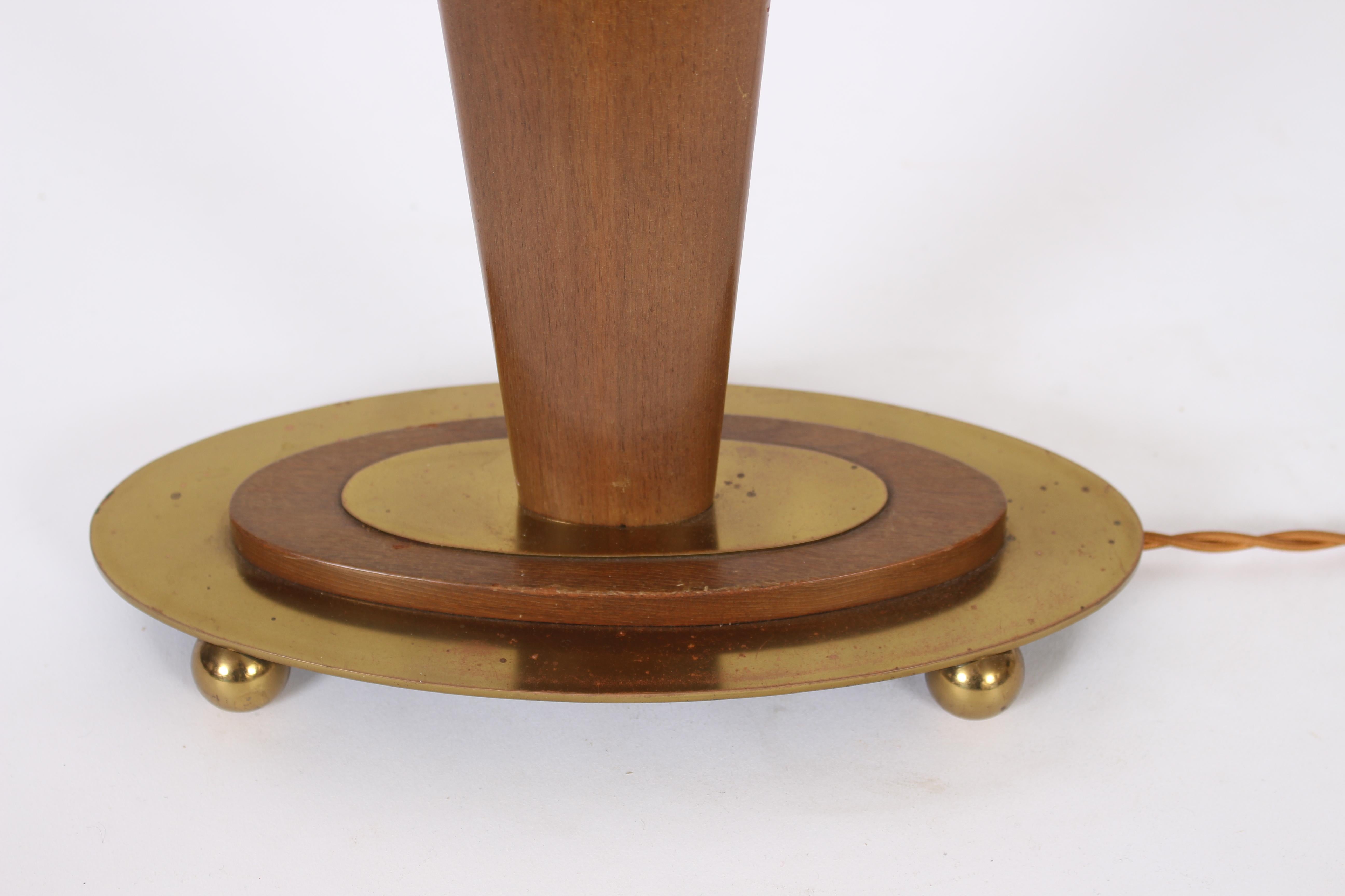 20th Century Tall Mutual Sunset Walnut & Brass Table Lamp on Footed Oval Base, 1950s For Sale