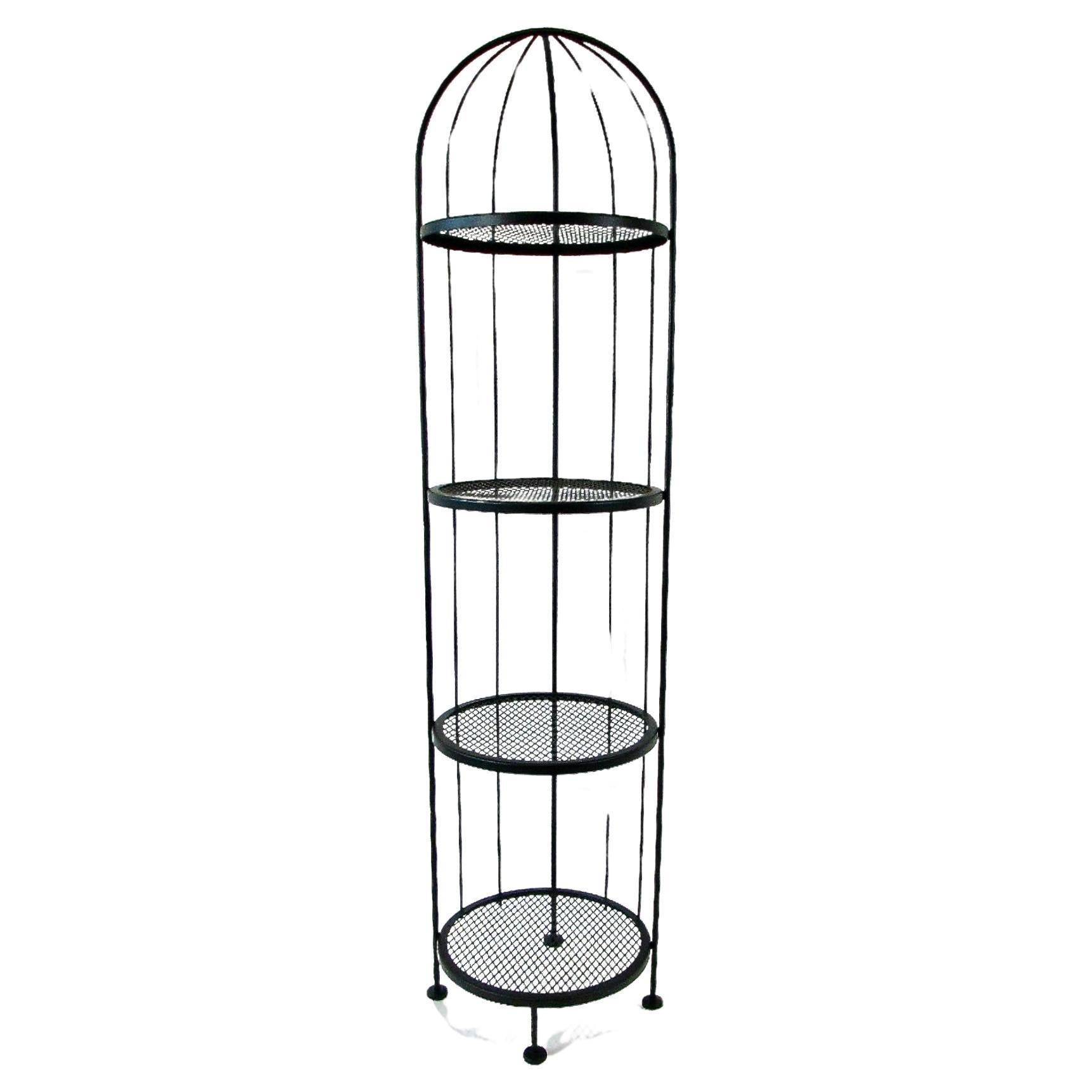 Etagere alta e stretta di Woodard con finitura nera opaca in vendita