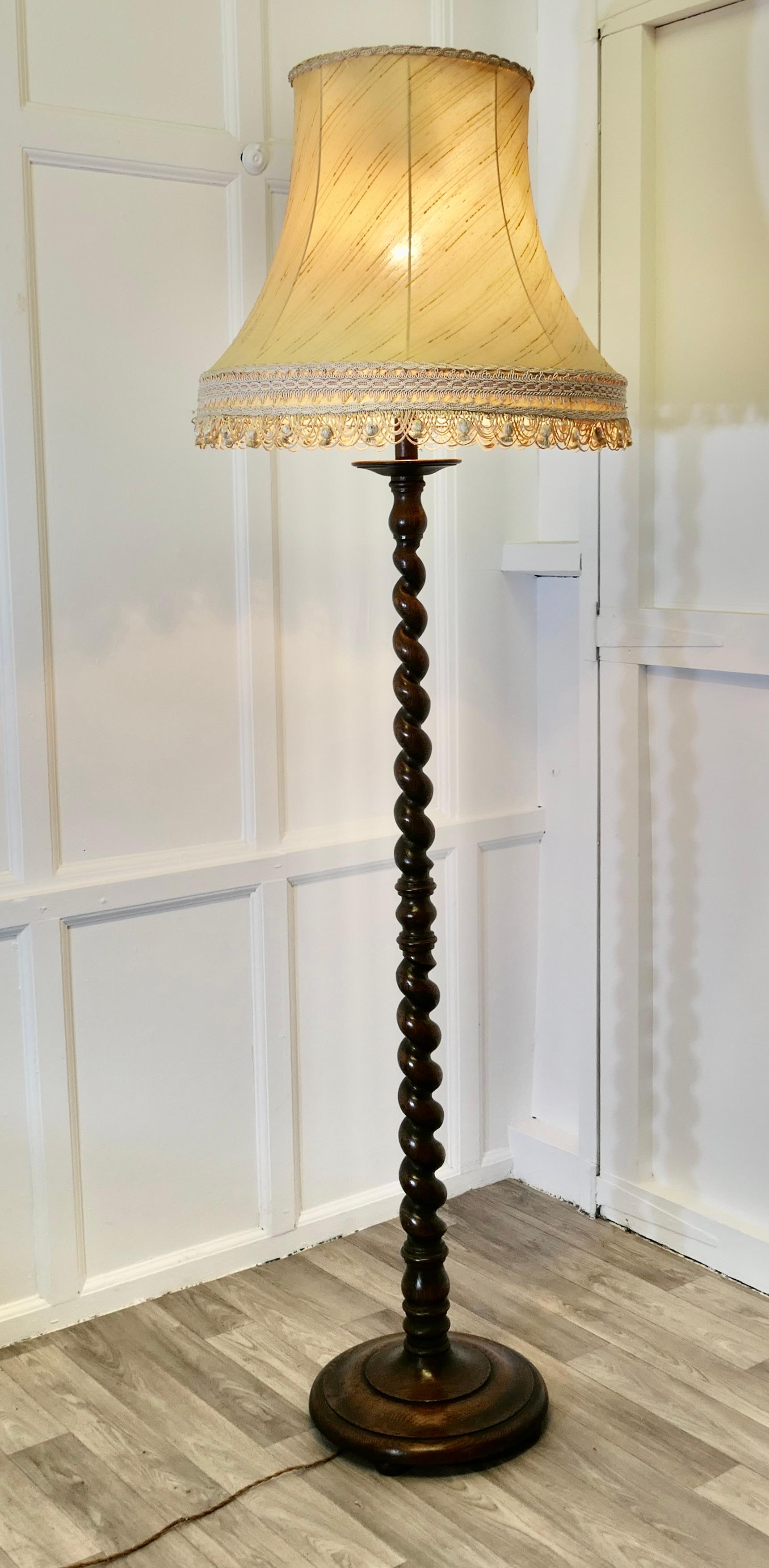 Tall Oak Barley Twist Floor Lamp, Standard Lamp

 A skilfully turned piece of Oak, this lamp stands on a turned wooden base, it is in good condition, the wiring is good, this is a very fine quality lamp
The lamp is 74” high to the bayonet and the