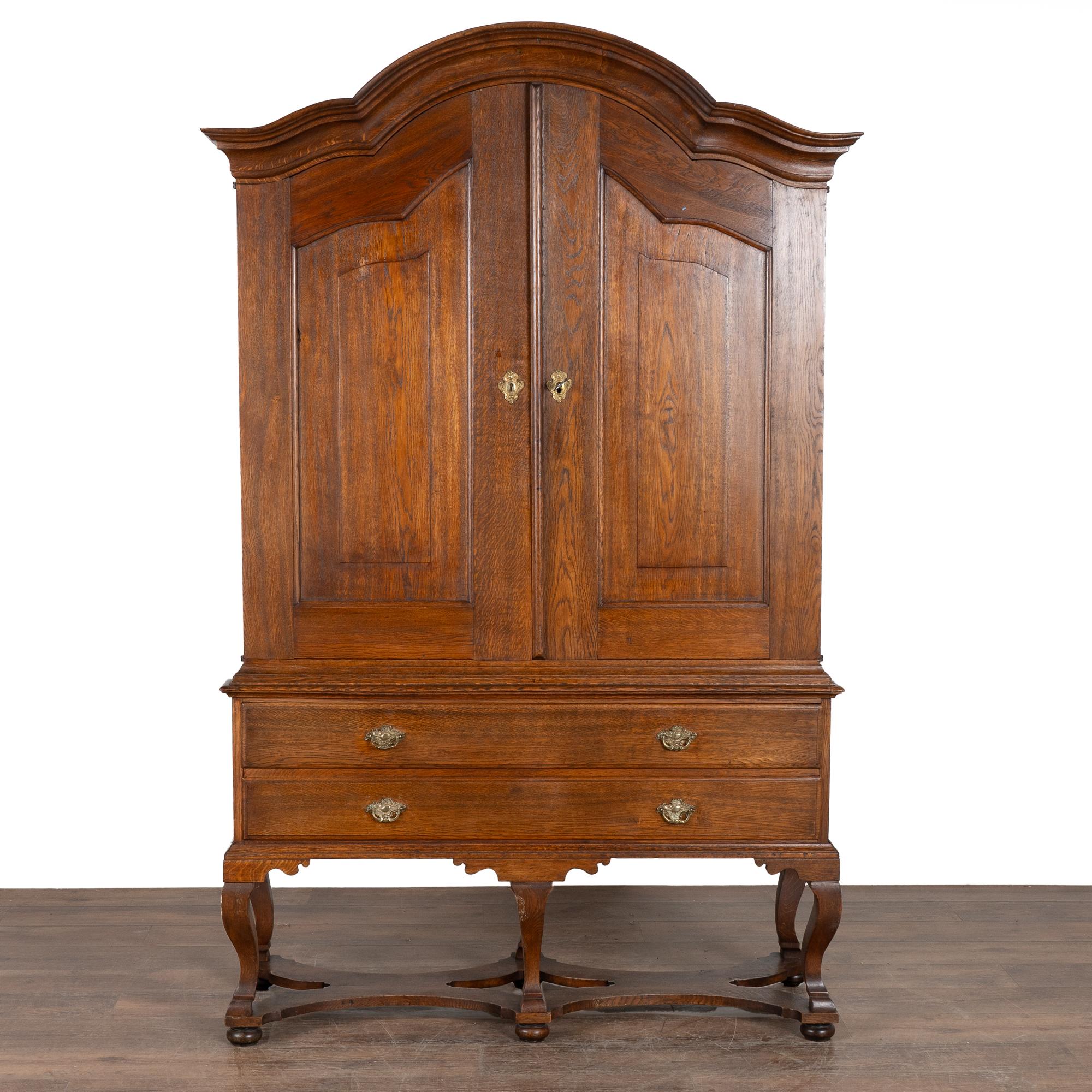 Armario alto de roble, Suecia circa 1800 Sueco en venta