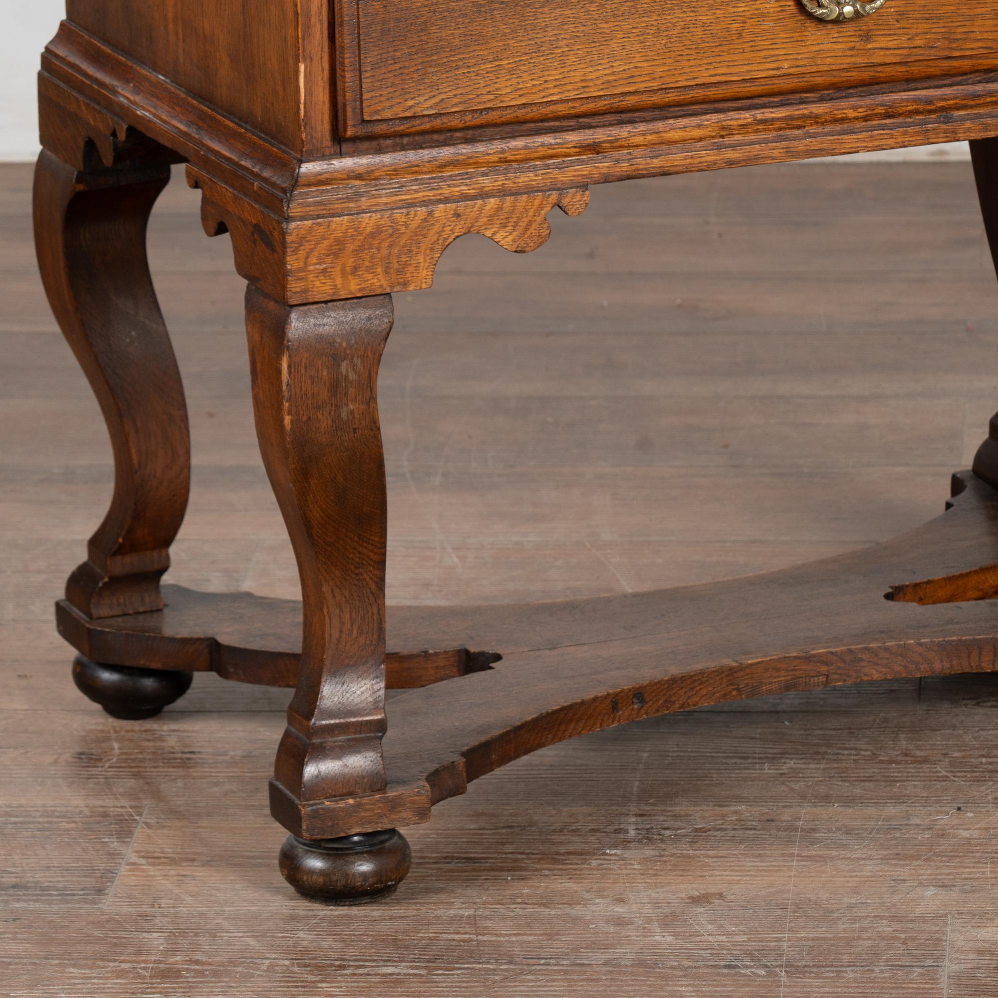 Armario alto de roble, Suecia circa 1800 siglo XIX en venta