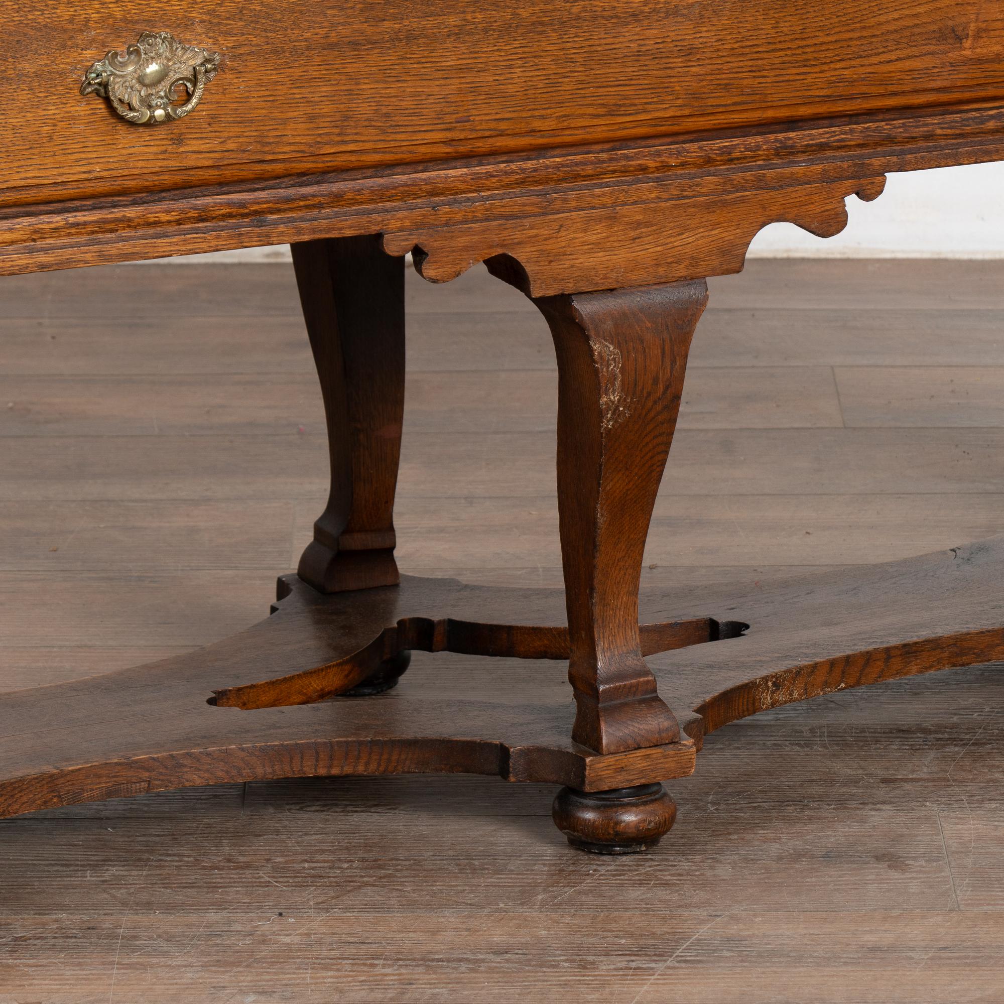 Armario alto de roble, Suecia circa 1800 Roble en venta