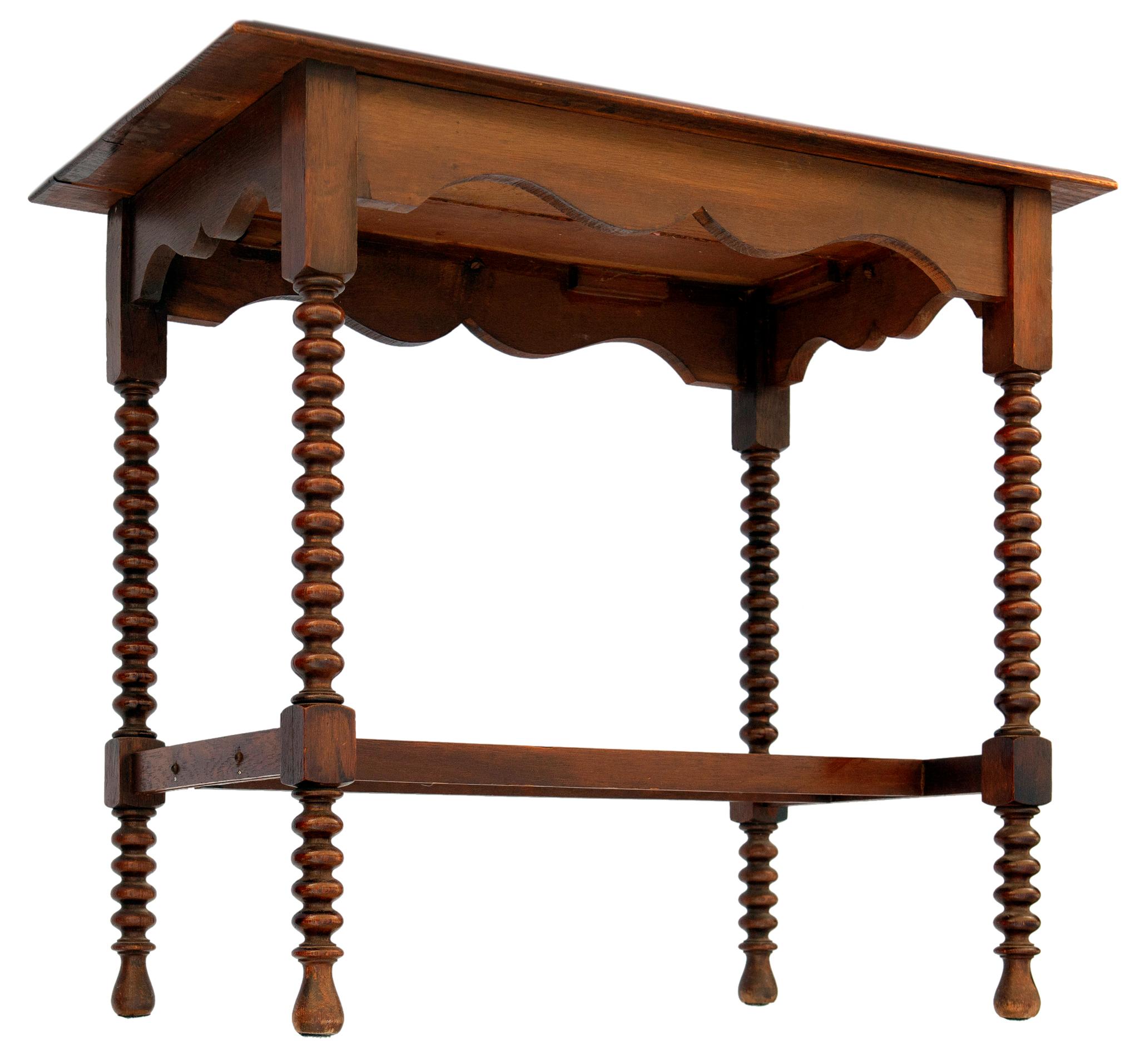Tall Oak Console Table with Spool Legs & Decorative Apron.
There are 2 stretchers below.