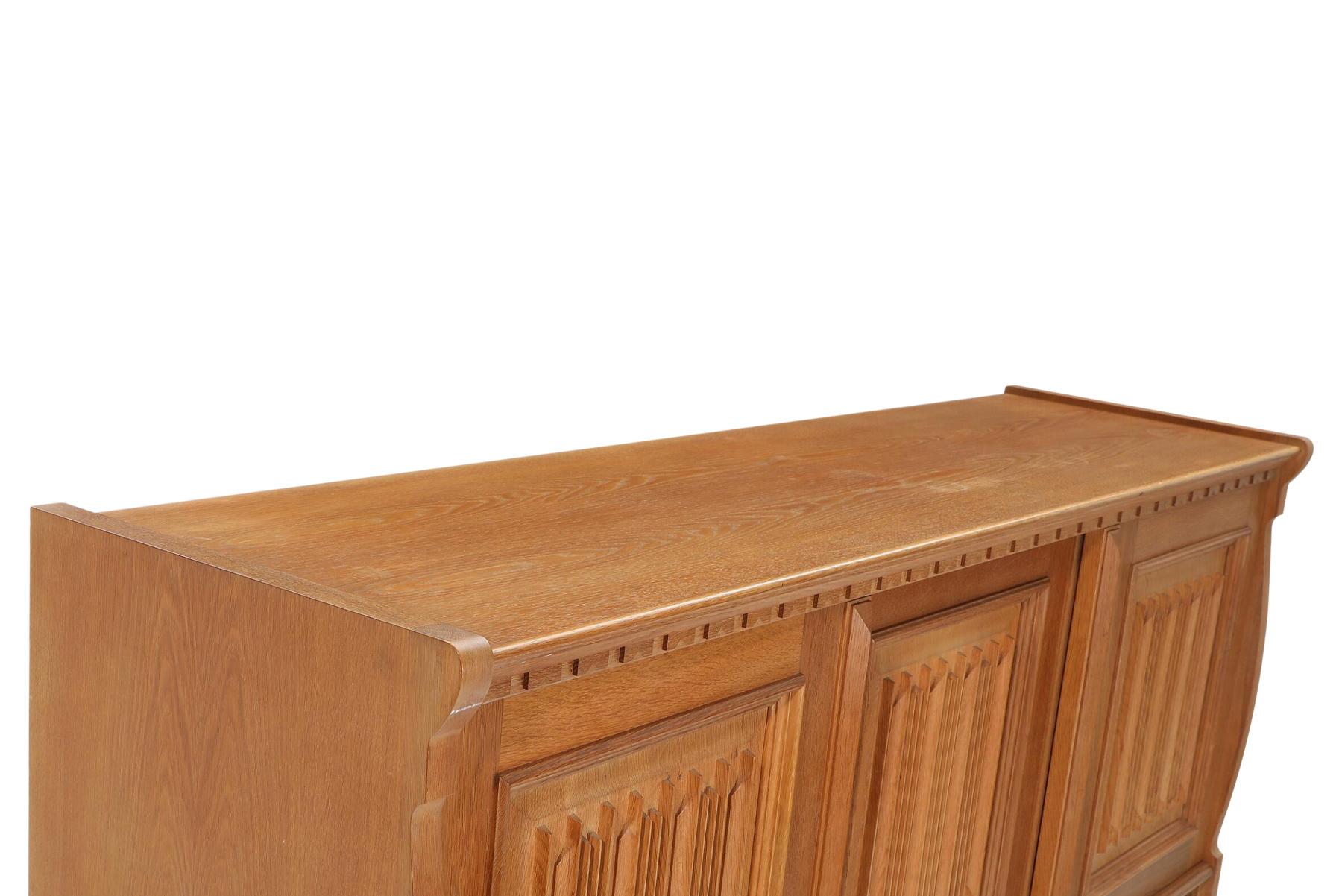 Mid-Century Modern Tall Oak Sideboard in the Manner of Henry Kjaernulf For Sale