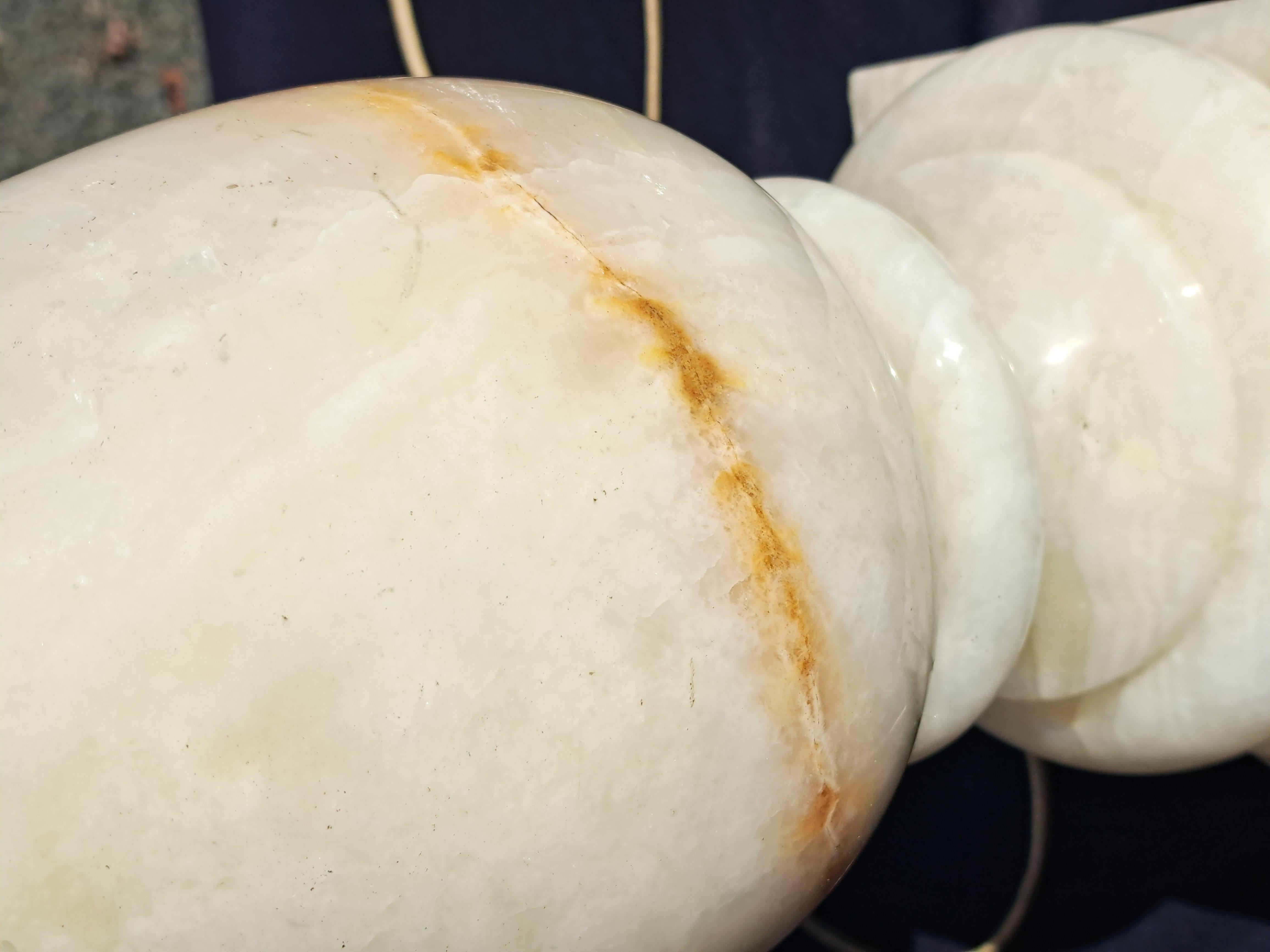 Coppia di lampade alte in onice/labastro in vendita 4