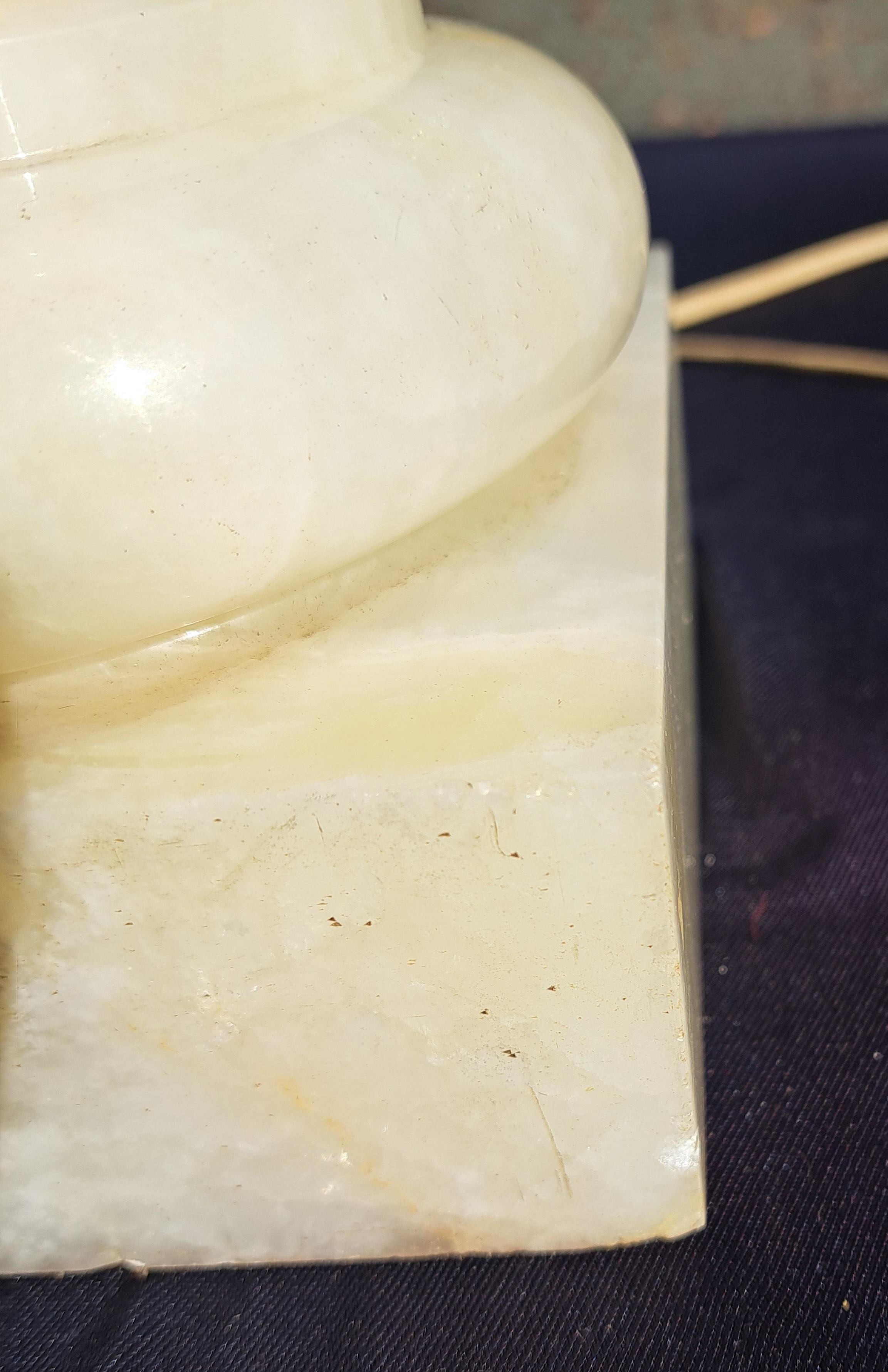 Coppia di lampade alte in onice/labastro In condizioni buone in vendita a Newtown, CT