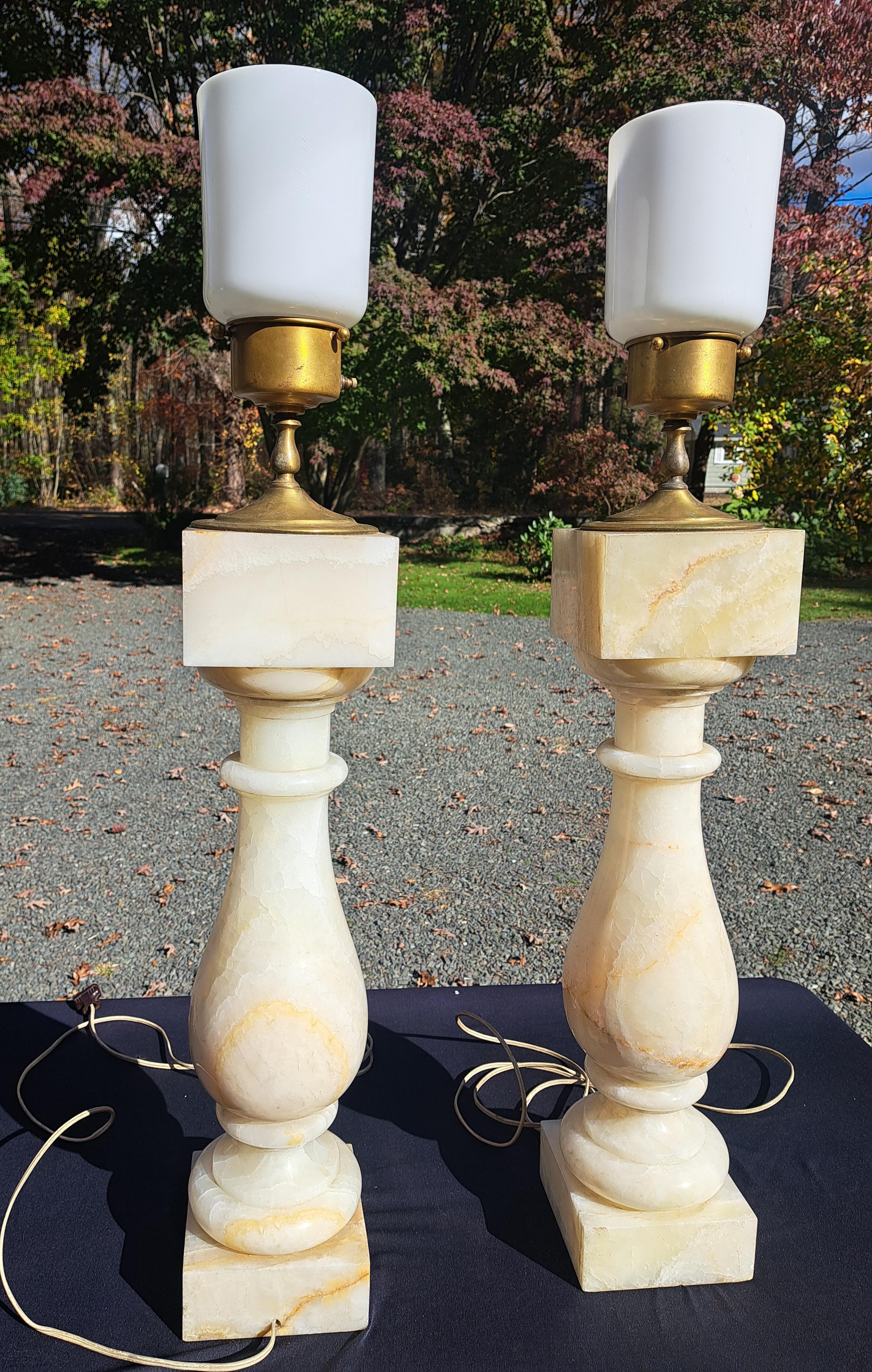 Coppia di lampade alte in onice/labastro in vendita 1