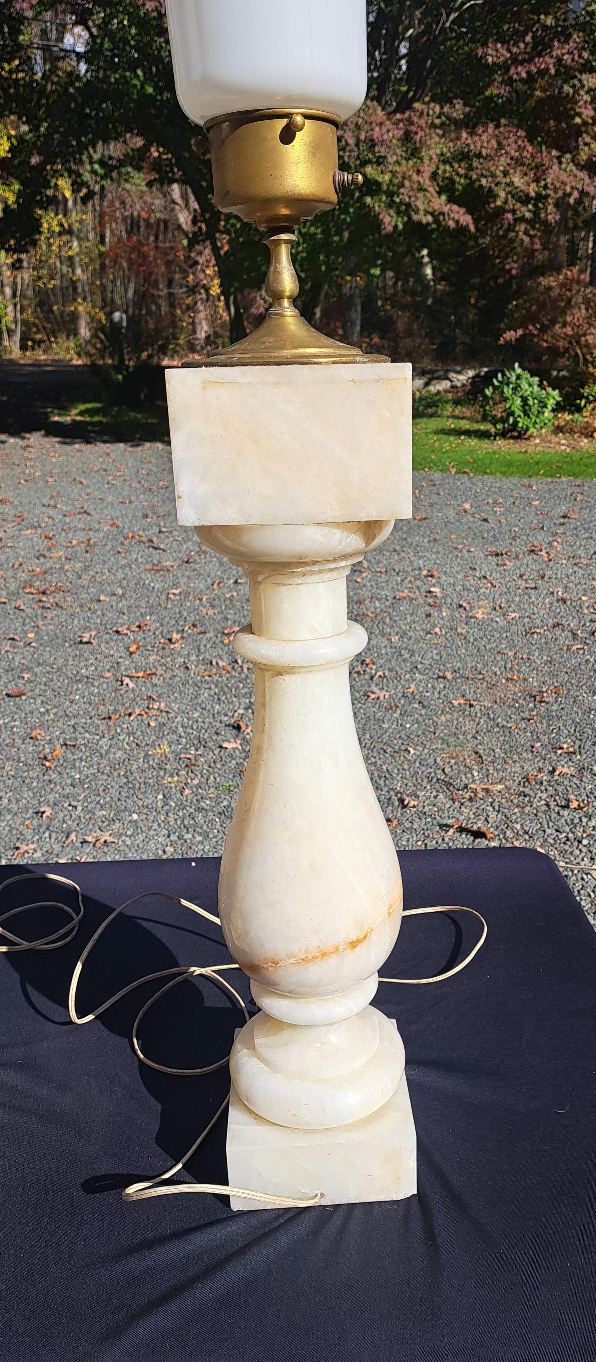 Coppia di lampade alte in onice/labastro in vendita 2