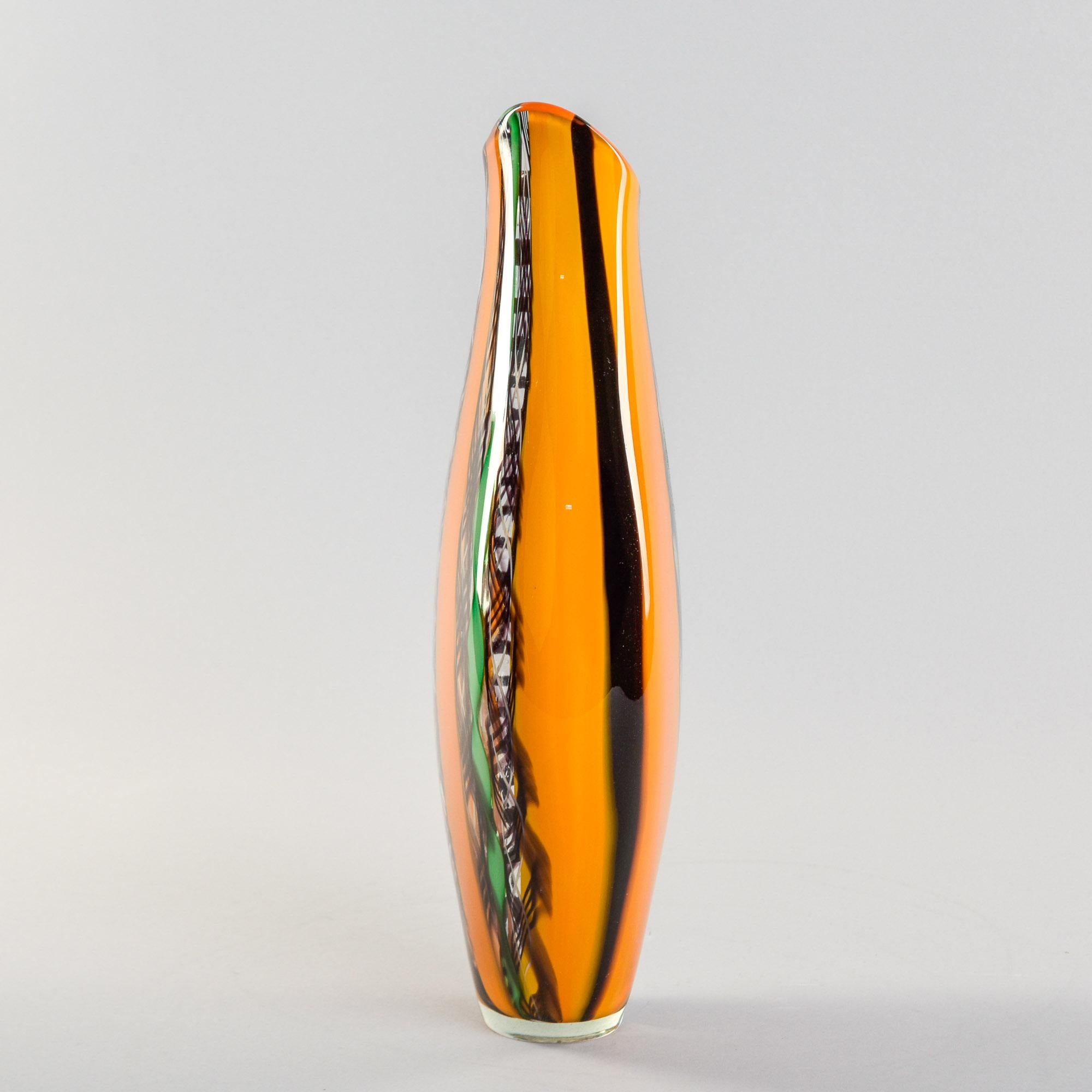 Italiano Vaso alto arancione nero e verde firmato Fabiano Zanchi Murano in vendita