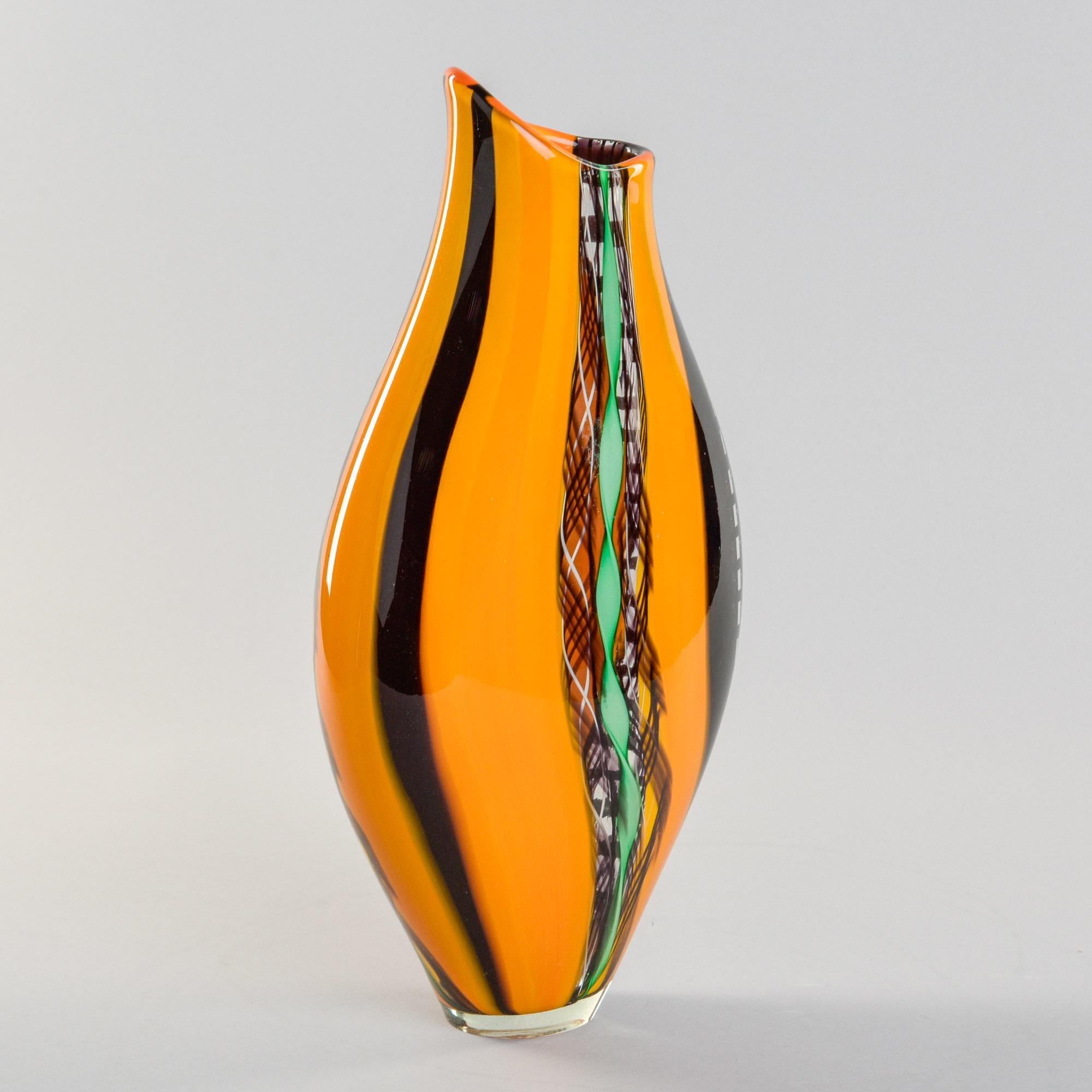 Vaso alto arancione nero e verde firmato Fabiano Zanchi Murano In condizioni buone in vendita a Troy, MI