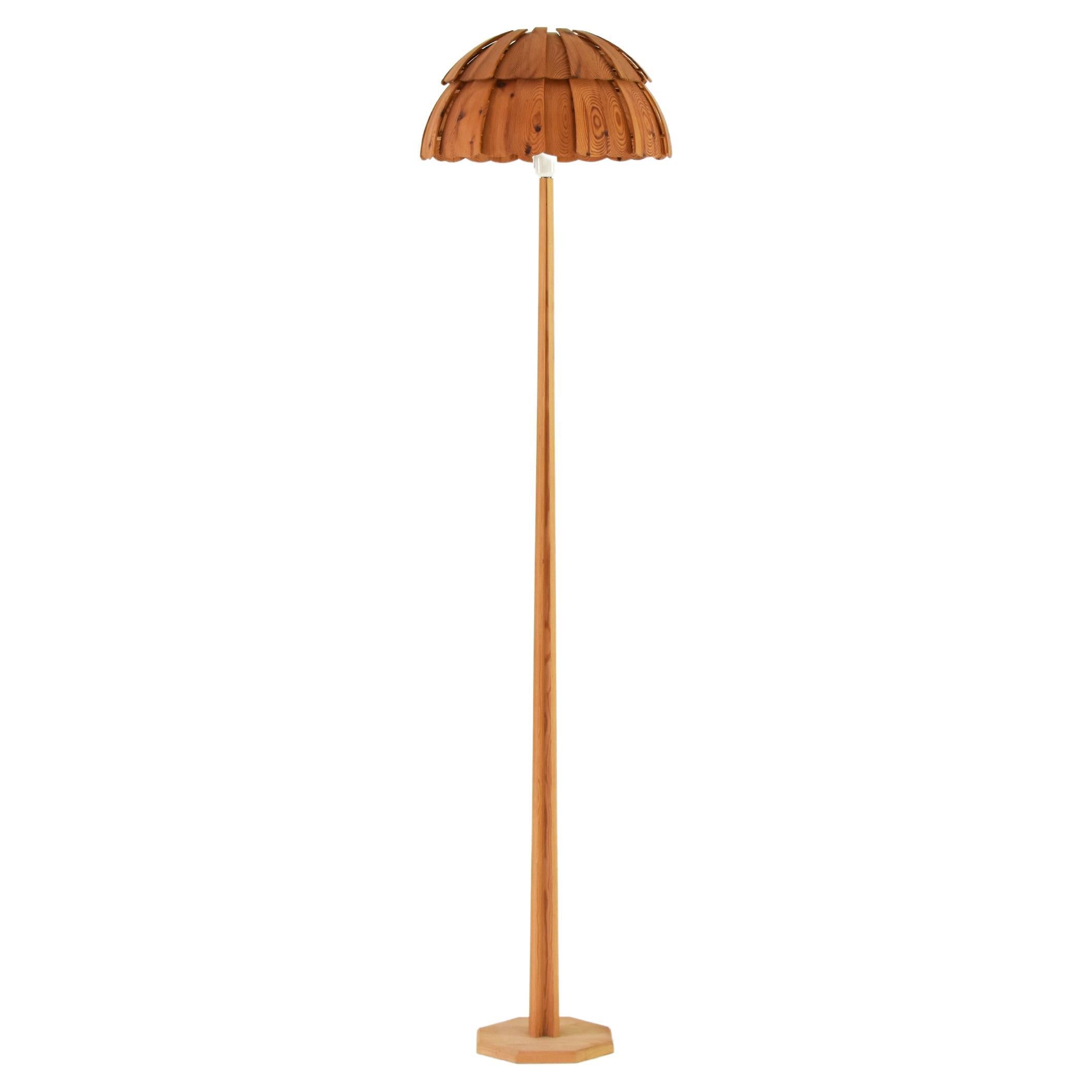 Tall Organic ‘Mushroom’ Floor Lamp in Pine from Sweden, Dating from the 1960s