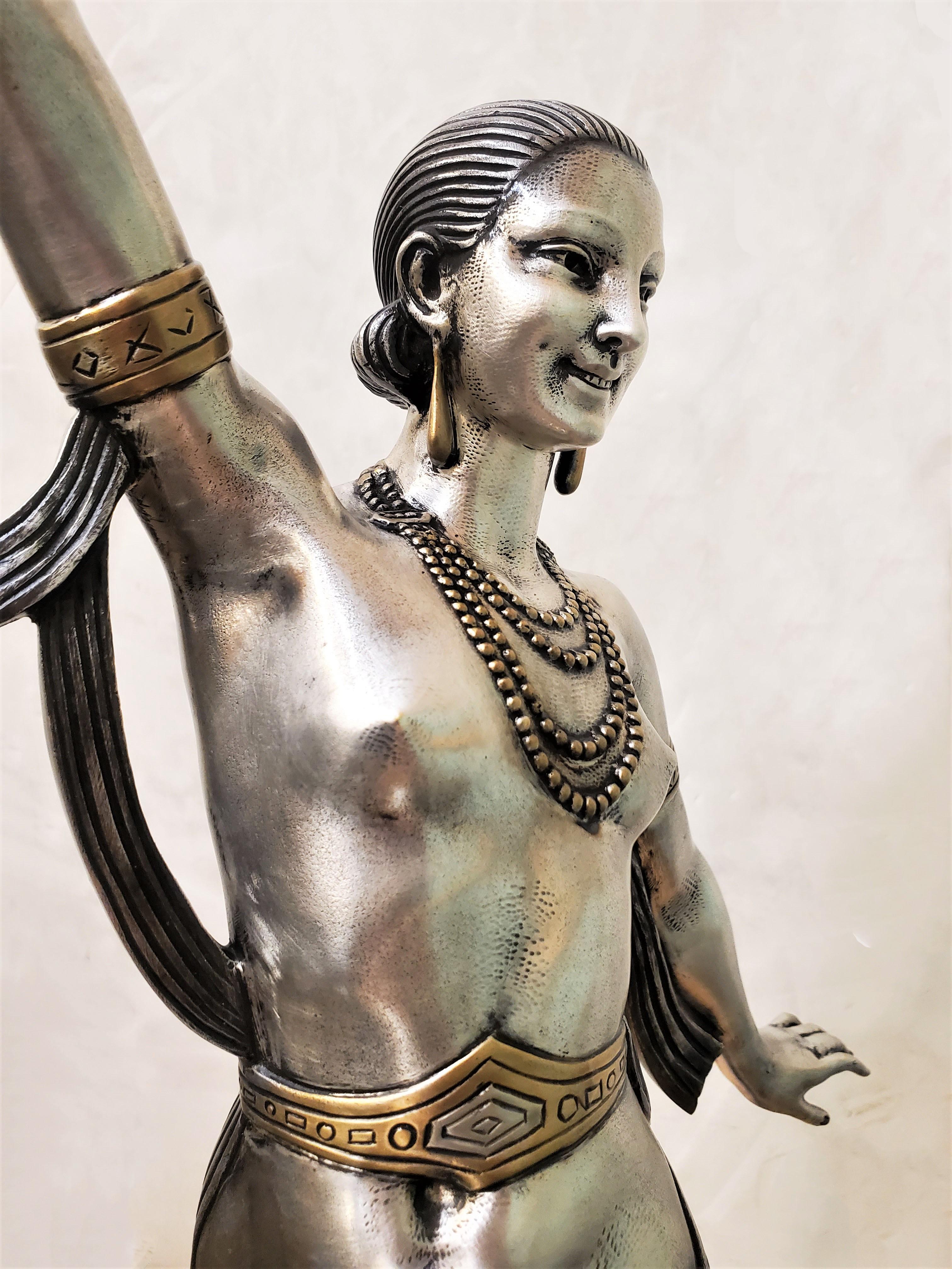 Argenté Grande danseuse Art déco française d'origine par Descomps, patine, argent et bronze doré en vente