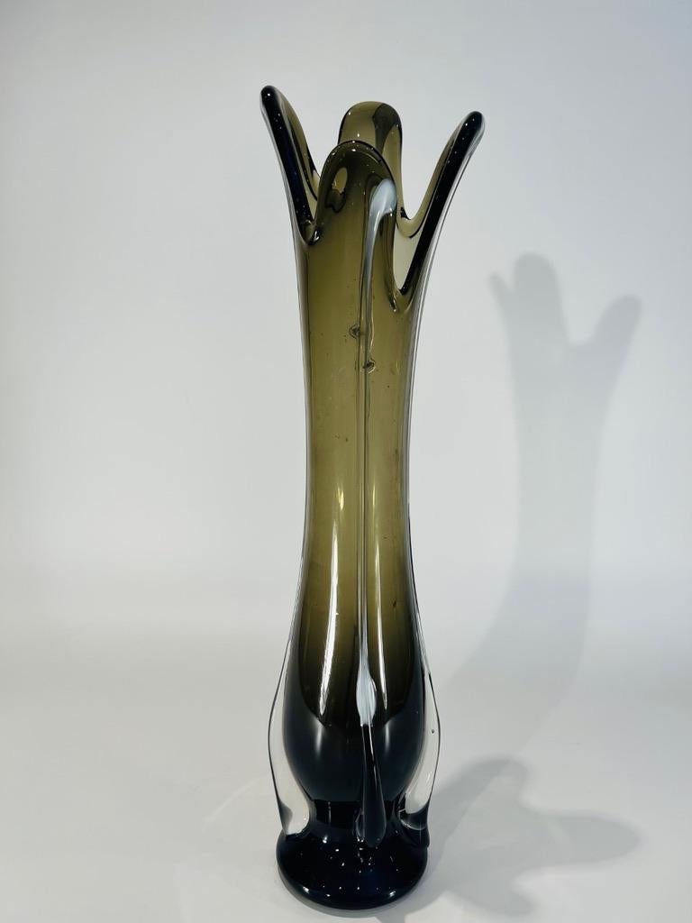 Incroyable grand vase en verre scandinave bicolore Orrefors 1950.
