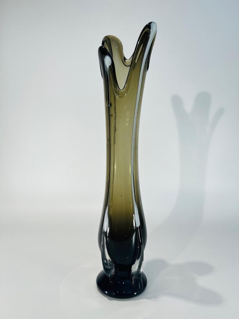 Style international Grand vase scandinave en verre bicolore Orrefors de 1950 en vente
