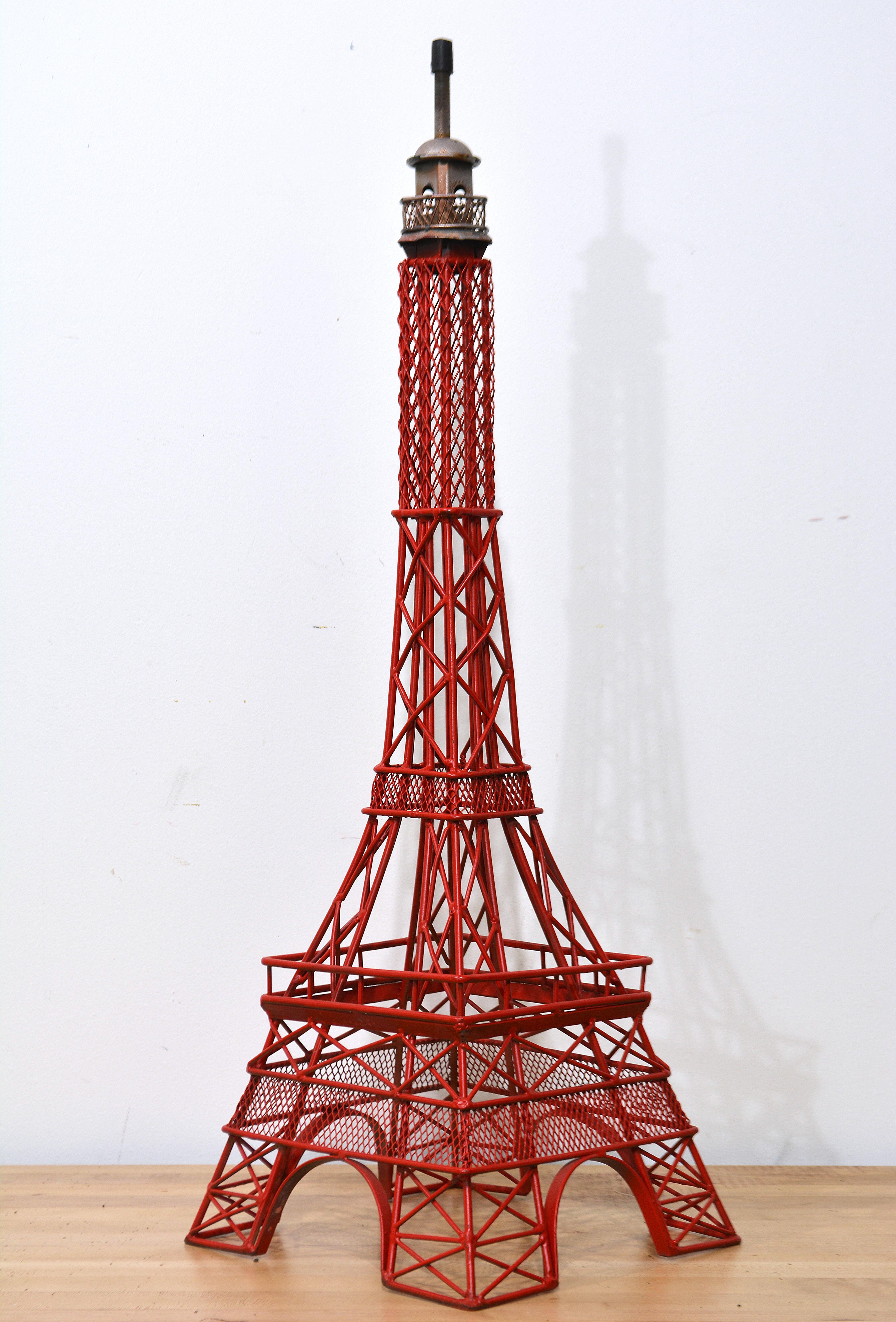 Große bemalte dekorative Eifel Tower inspirierte Eifel-Leuchtturm-Skulptur oder Modell aus Stahl (Industriell) im Angebot