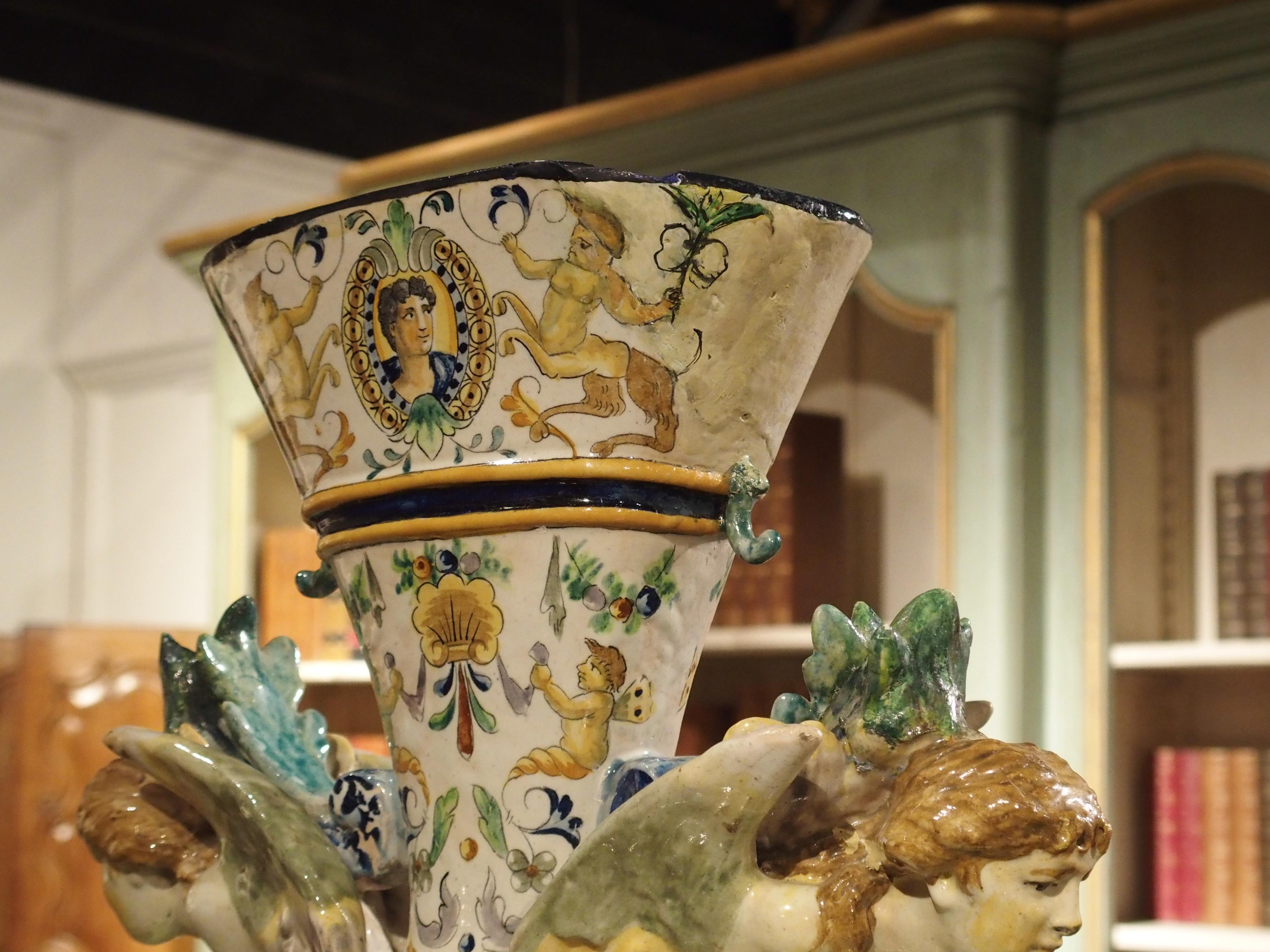 Große bemalte italienische Majolika-Vase, um 1860 im Angebot 3