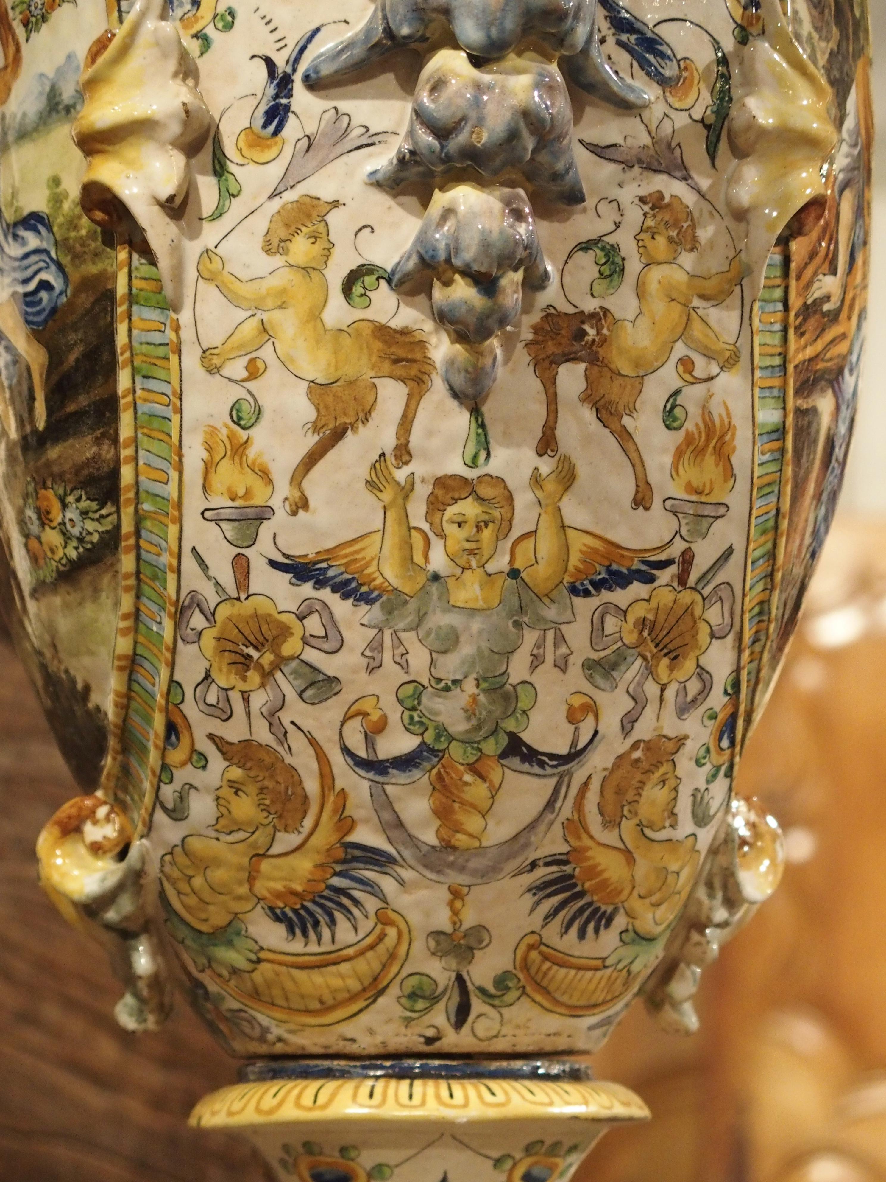 Große bemalte italienische Majolika-Vase, um 1860 im Angebot 12