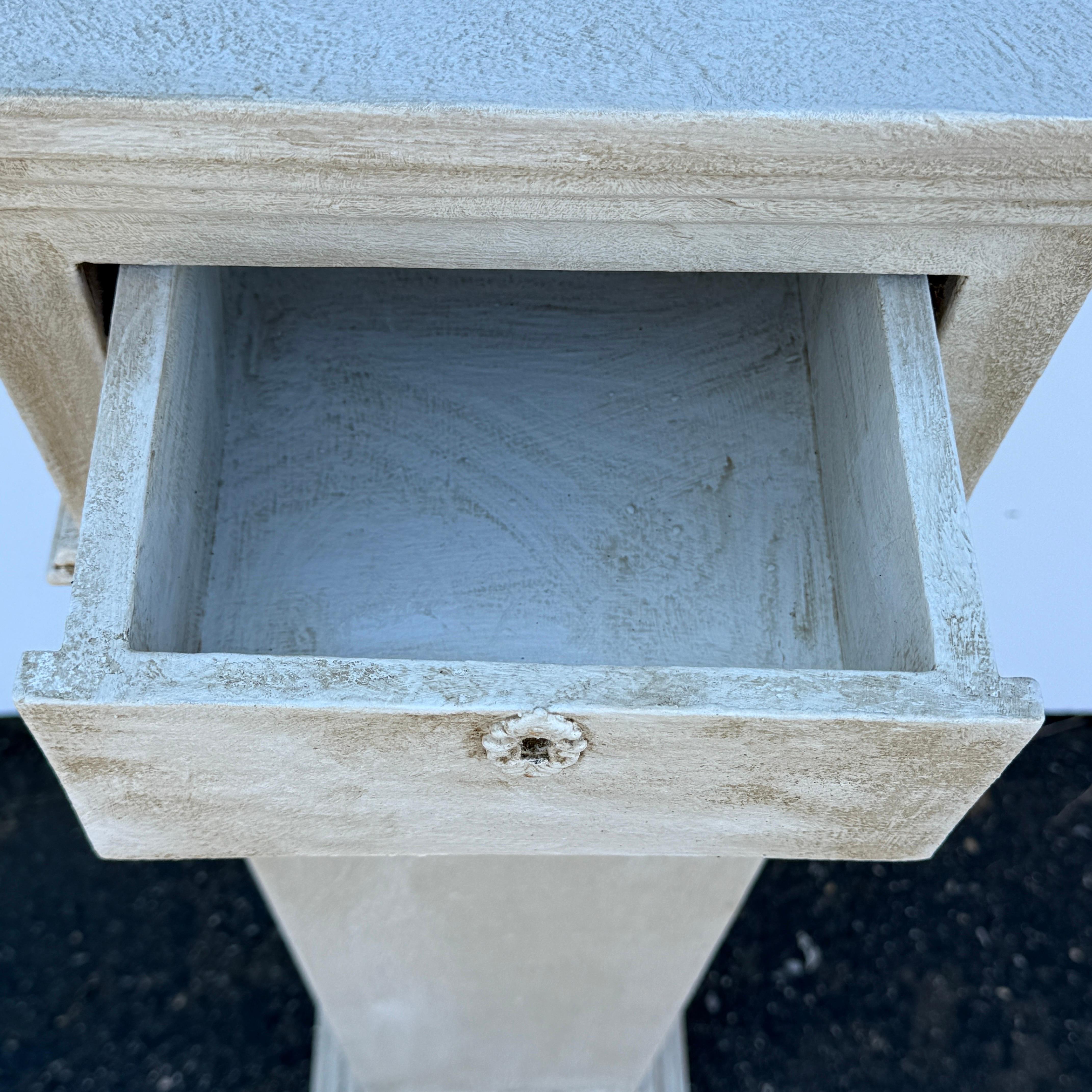 Piedistallo alto in legno dipinto per statue in stile gustaviano in vendita 8