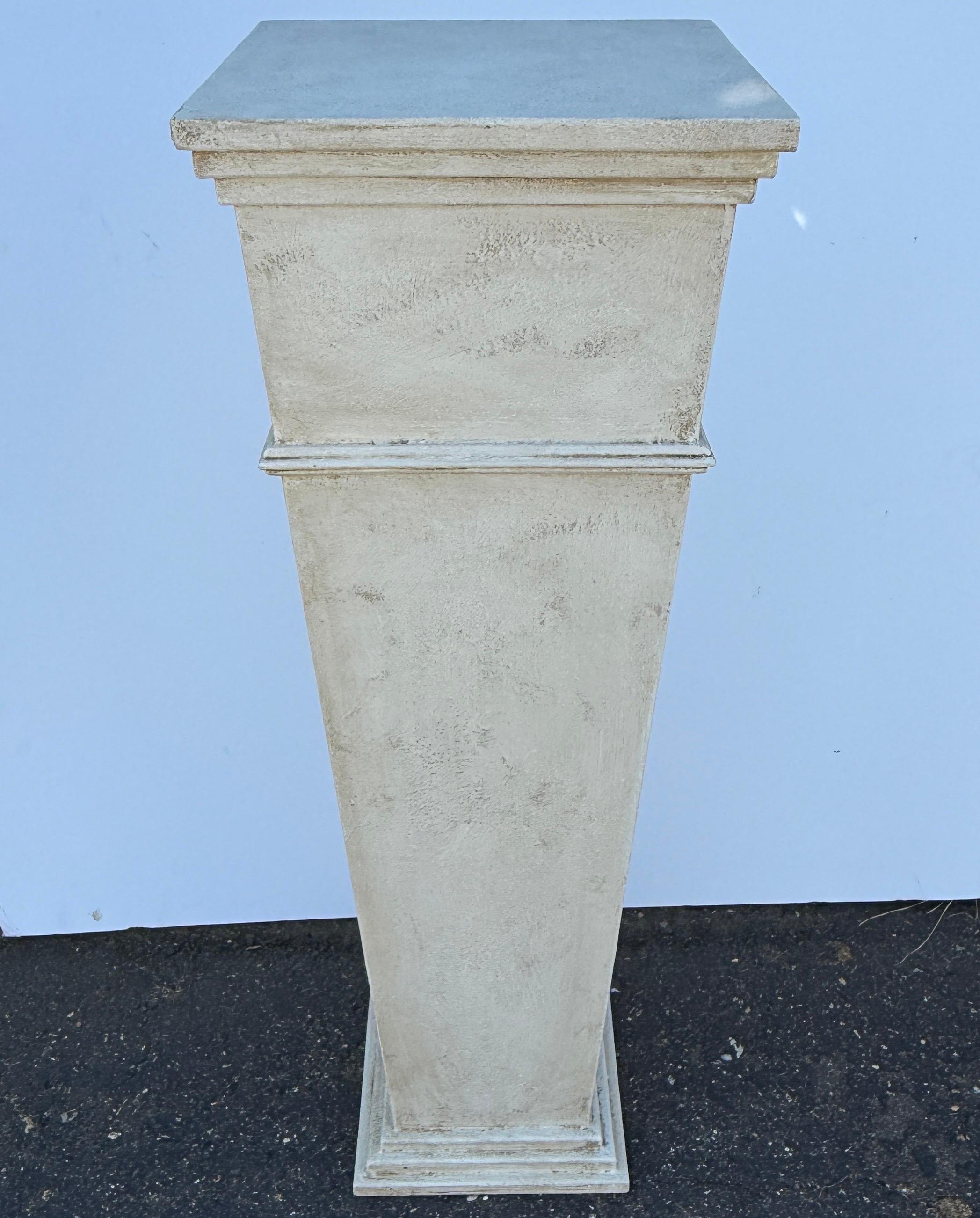 Piedistallo alto in legno dipinto per statue in stile gustaviano in vendita 11