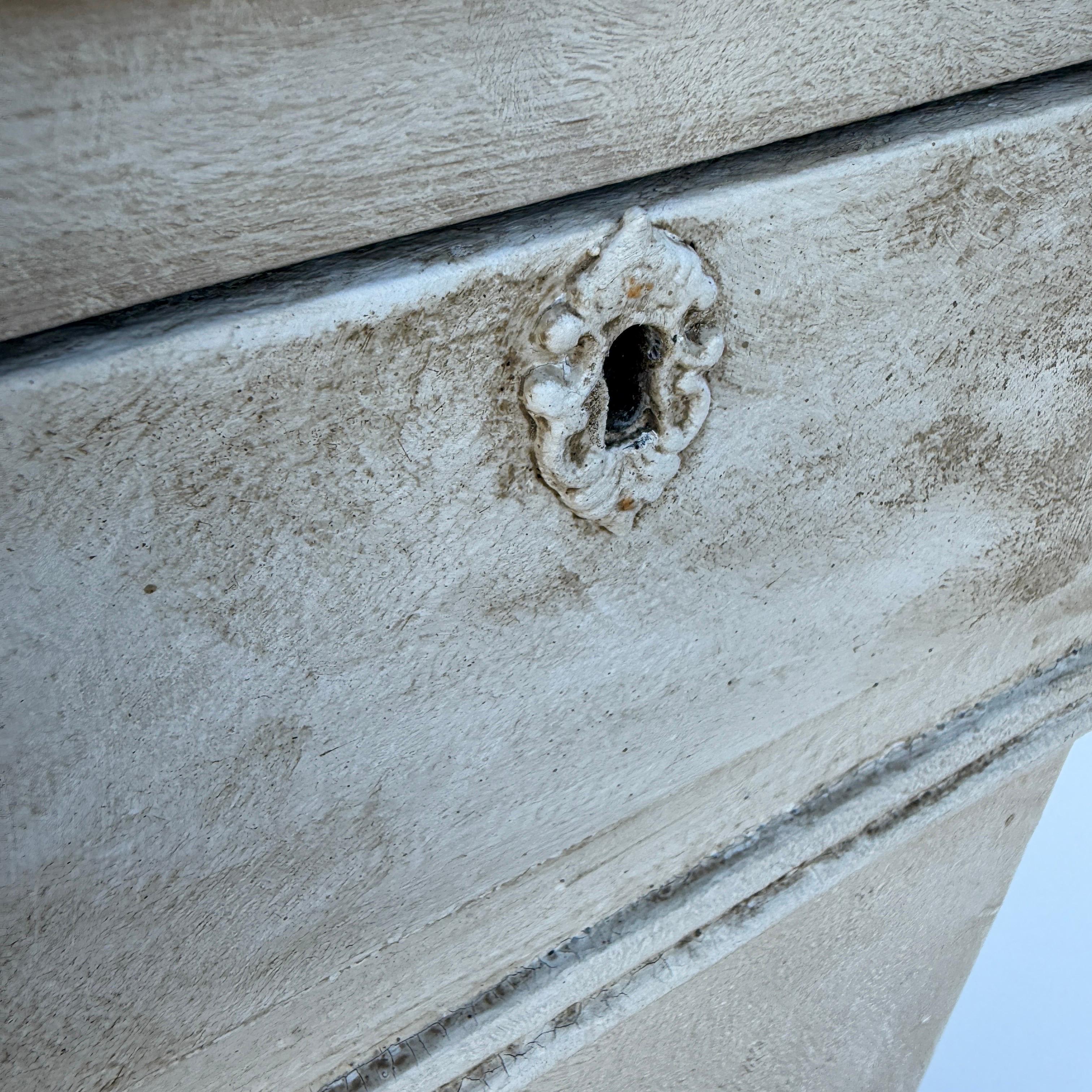 Piedistallo alto in legno dipinto per statue in stile gustaviano in vendita 14