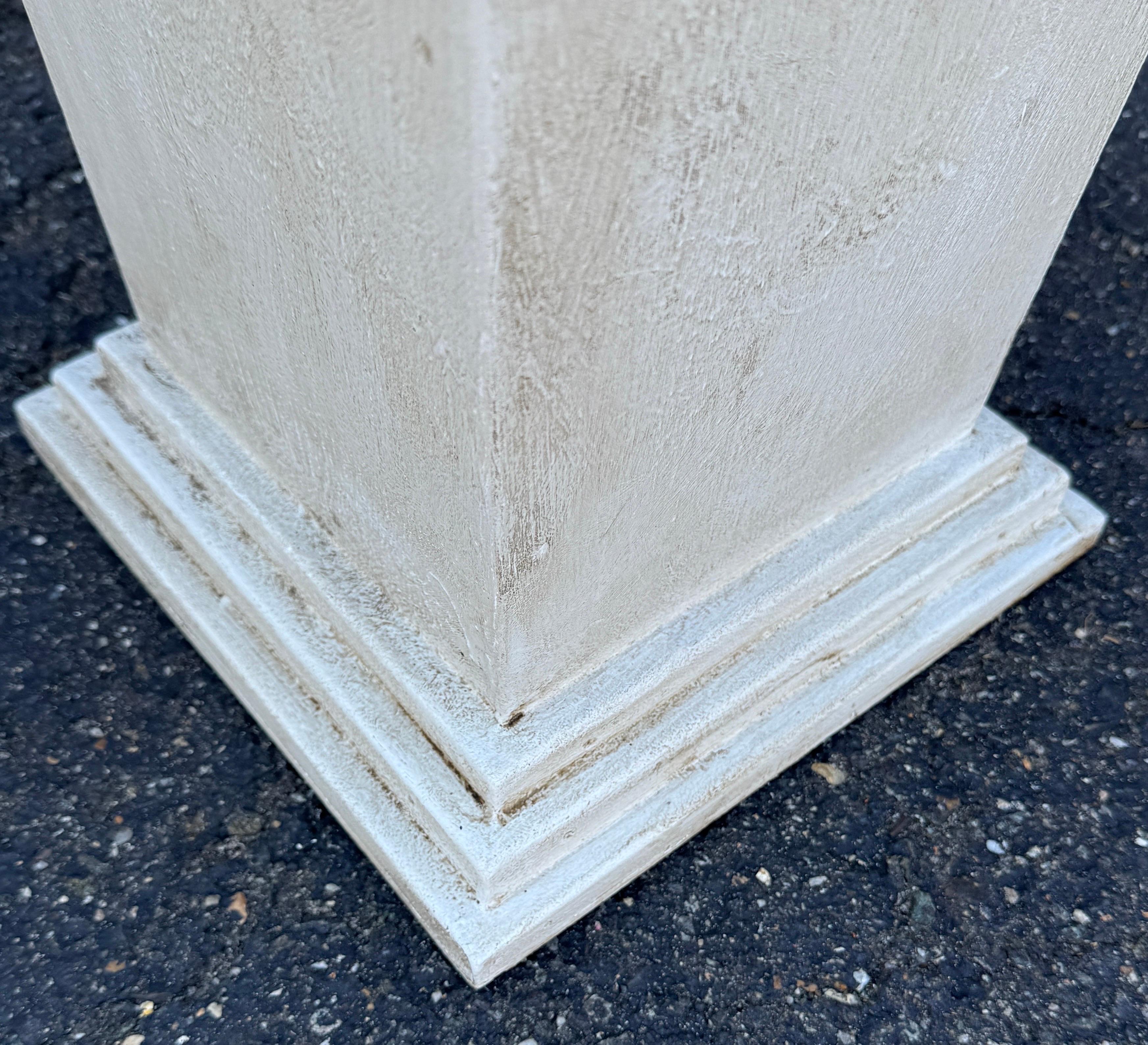 Piedistallo alto in legno dipinto per statue in stile gustaviano in vendita 19