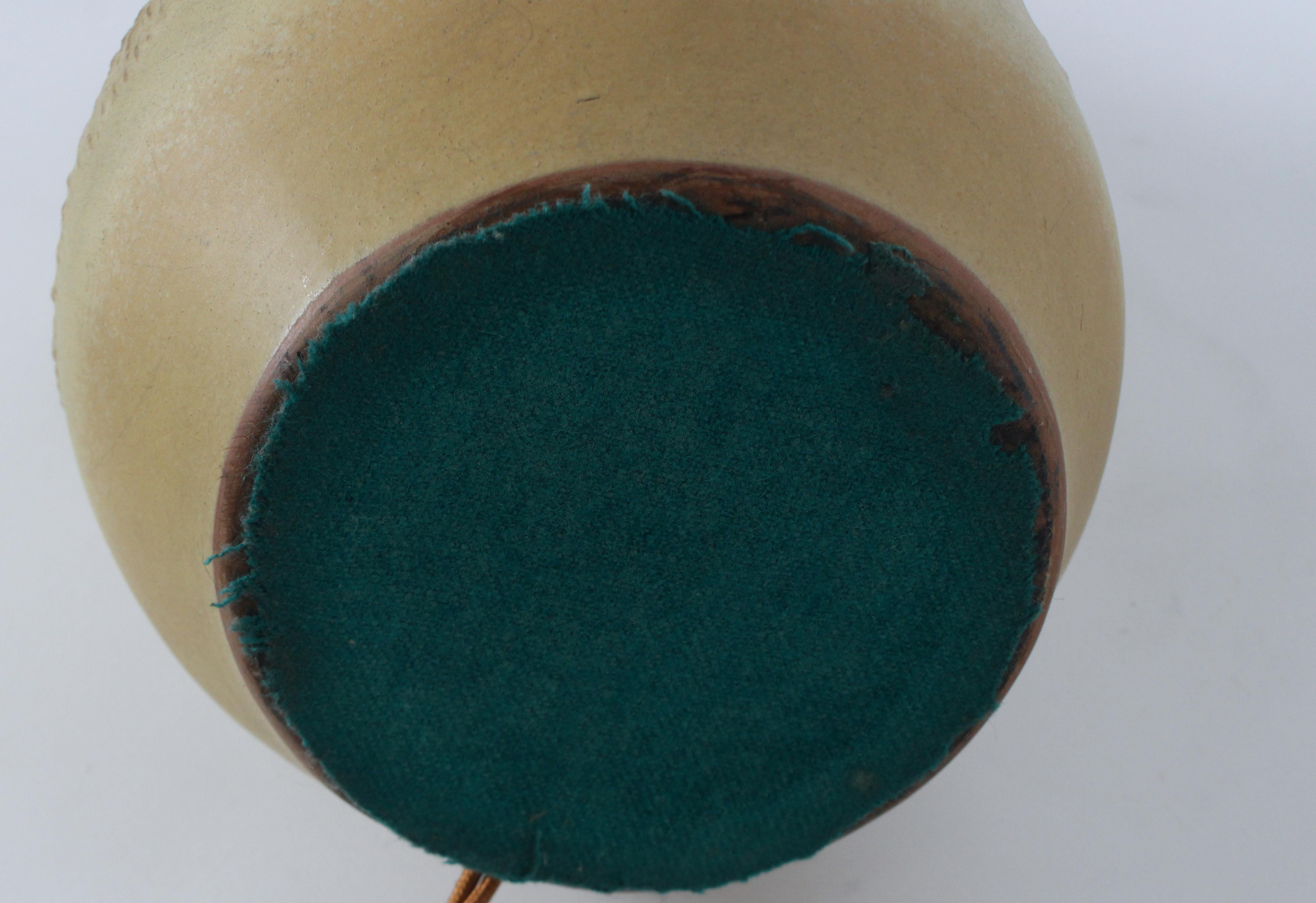 Paire de lampes en poterie moutarde pâle texturée Lee Rosen pour Design Technics en vente 11