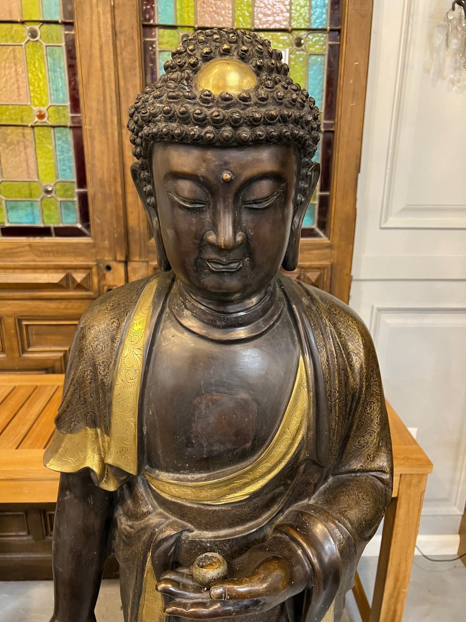 Grande paire de statues de Bouddha tibétain et Quan Yin en bronze du 20ème siècle en vente 5