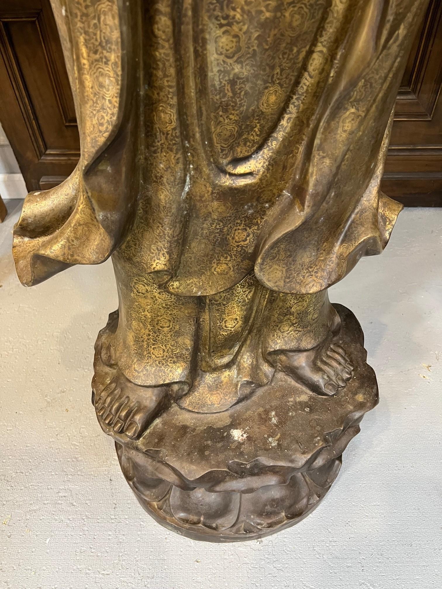 Grande paire de statues de Bouddha tibétain et Quan Yin en bronze du 20ème siècle en vente 9