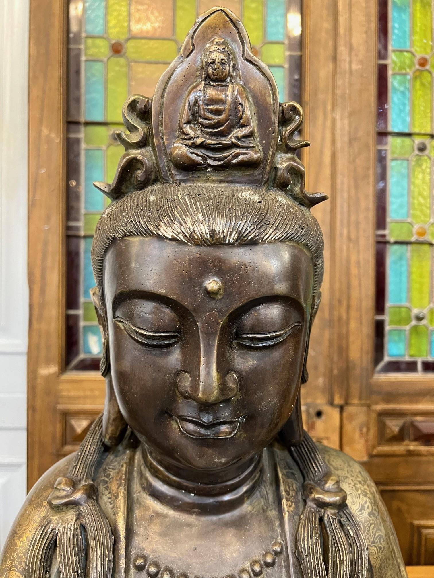 Bronze Grande paire de statues de Bouddha tibétain et Quan Yin en bronze du 20ème siècle en vente