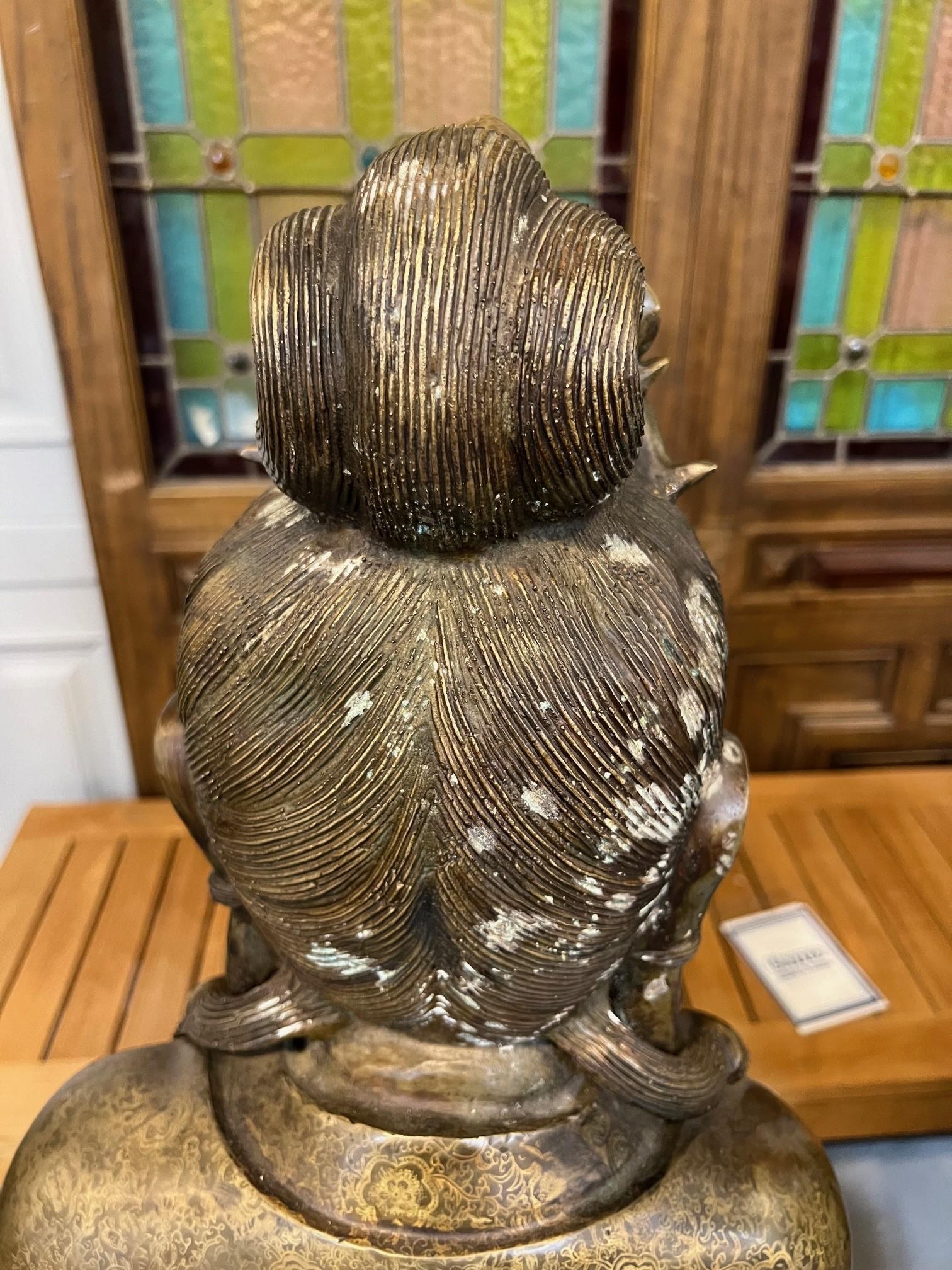 Grande paire de statues de Bouddha tibétain et Quan Yin en bronze du 20ème siècle en vente 3