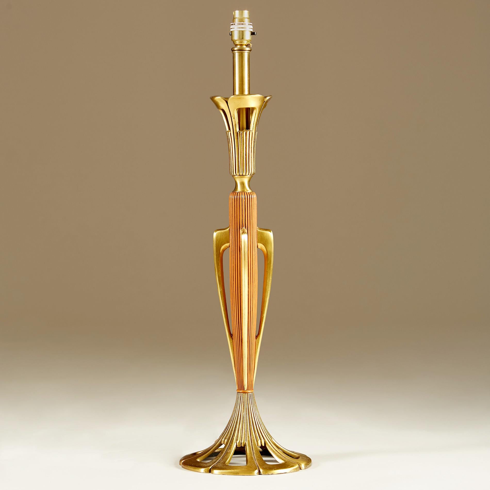 Großes Paar Art Deco Holz und Messing Tischlampen im Zustand „Gut“ im Angebot in London, GB