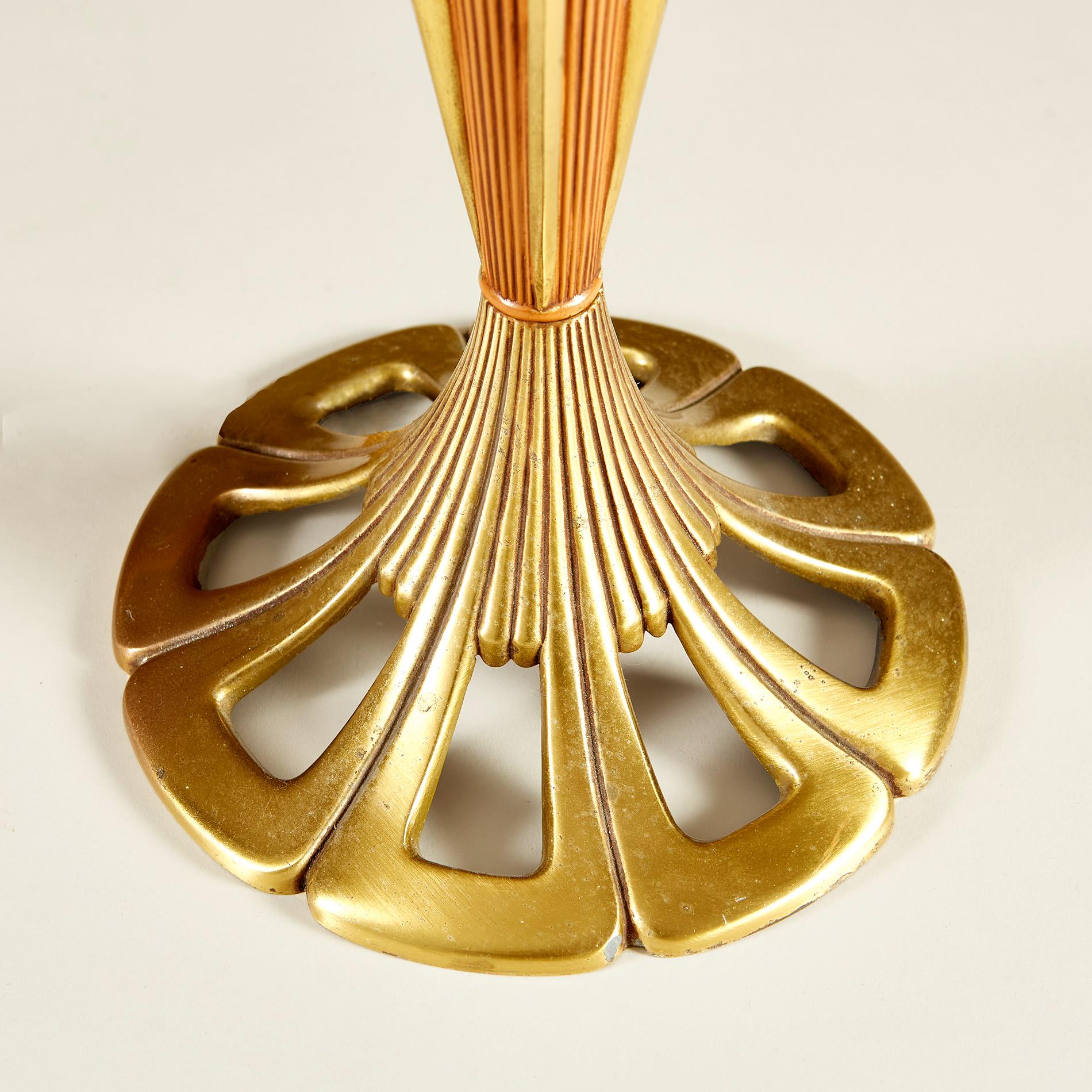 Großes Paar Art Deco Holz und Messing Tischlampen im Angebot 3