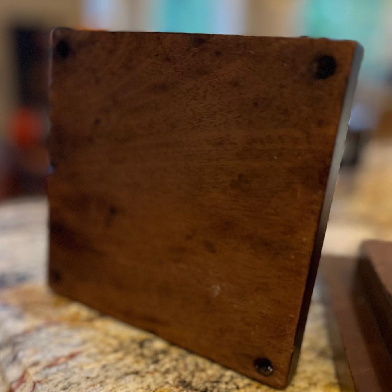 Metà XX secolo Coppia di candelieri a colonna a gradini inglesi in legno tornito, 20° secolo in vendita