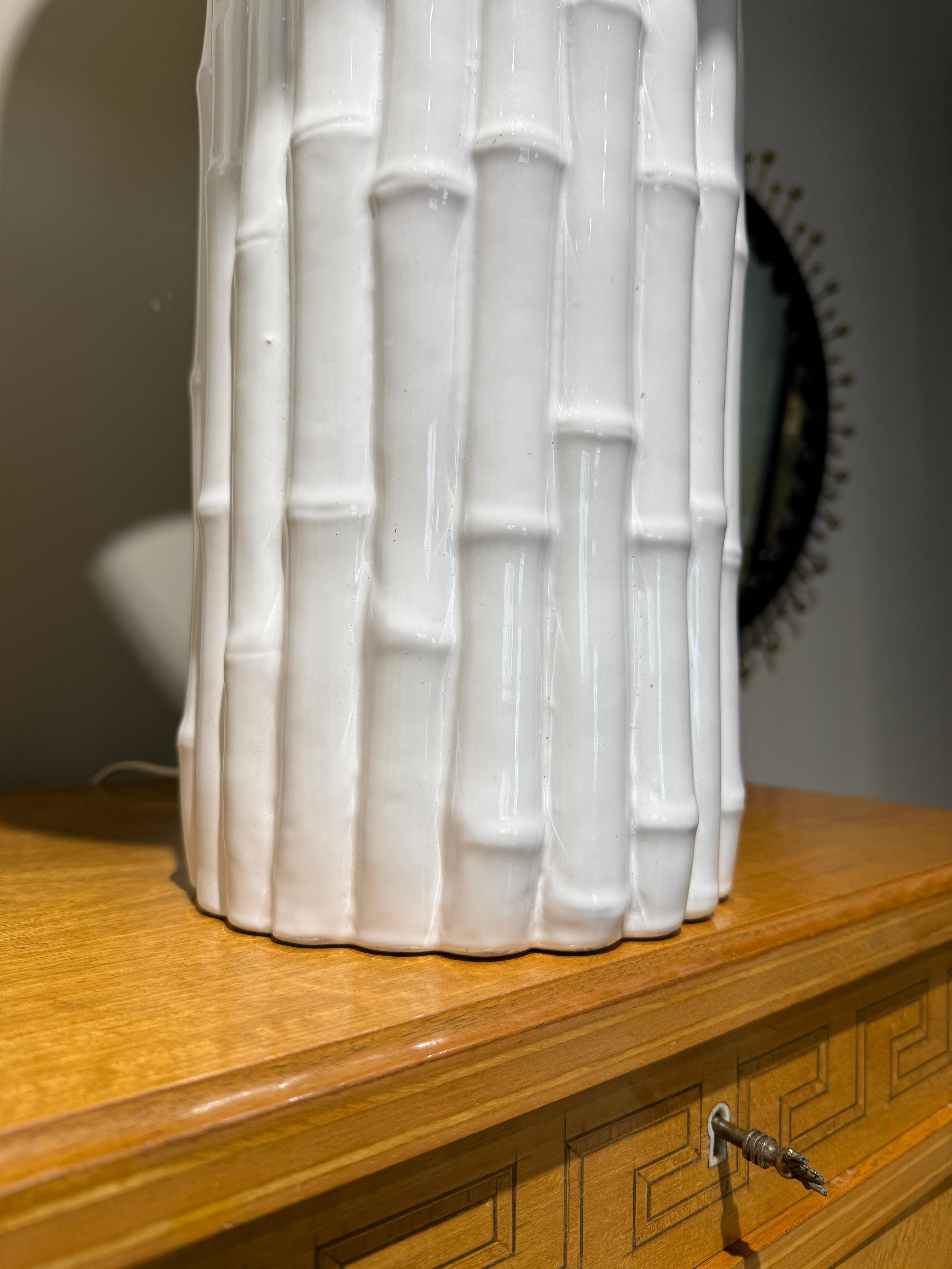 Mid-Century Modern Tall pair of french white ceramic  lamps circa 1970 en vente