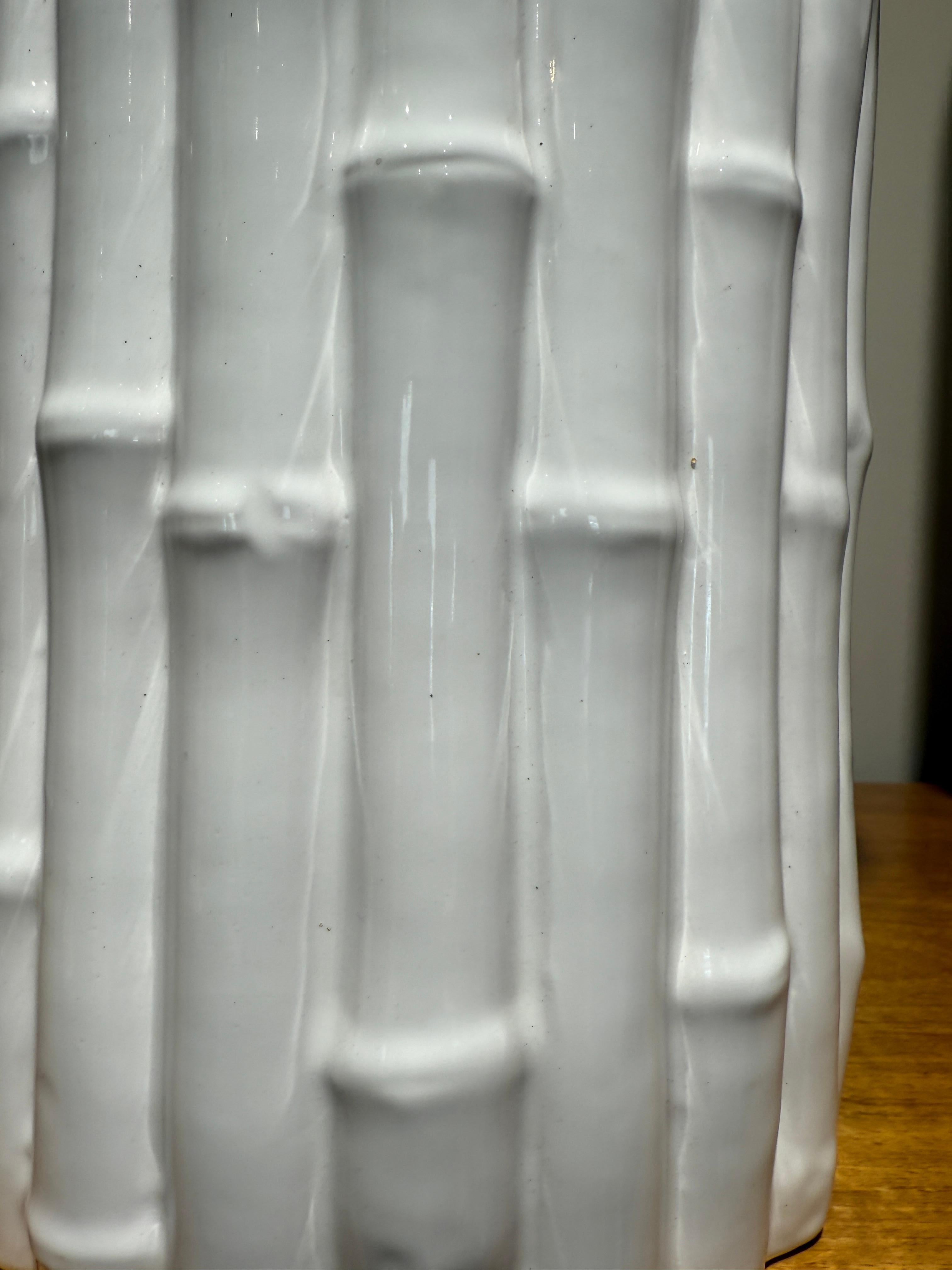 Français Tall pair of french white ceramic  lamps circa 1970 en vente
