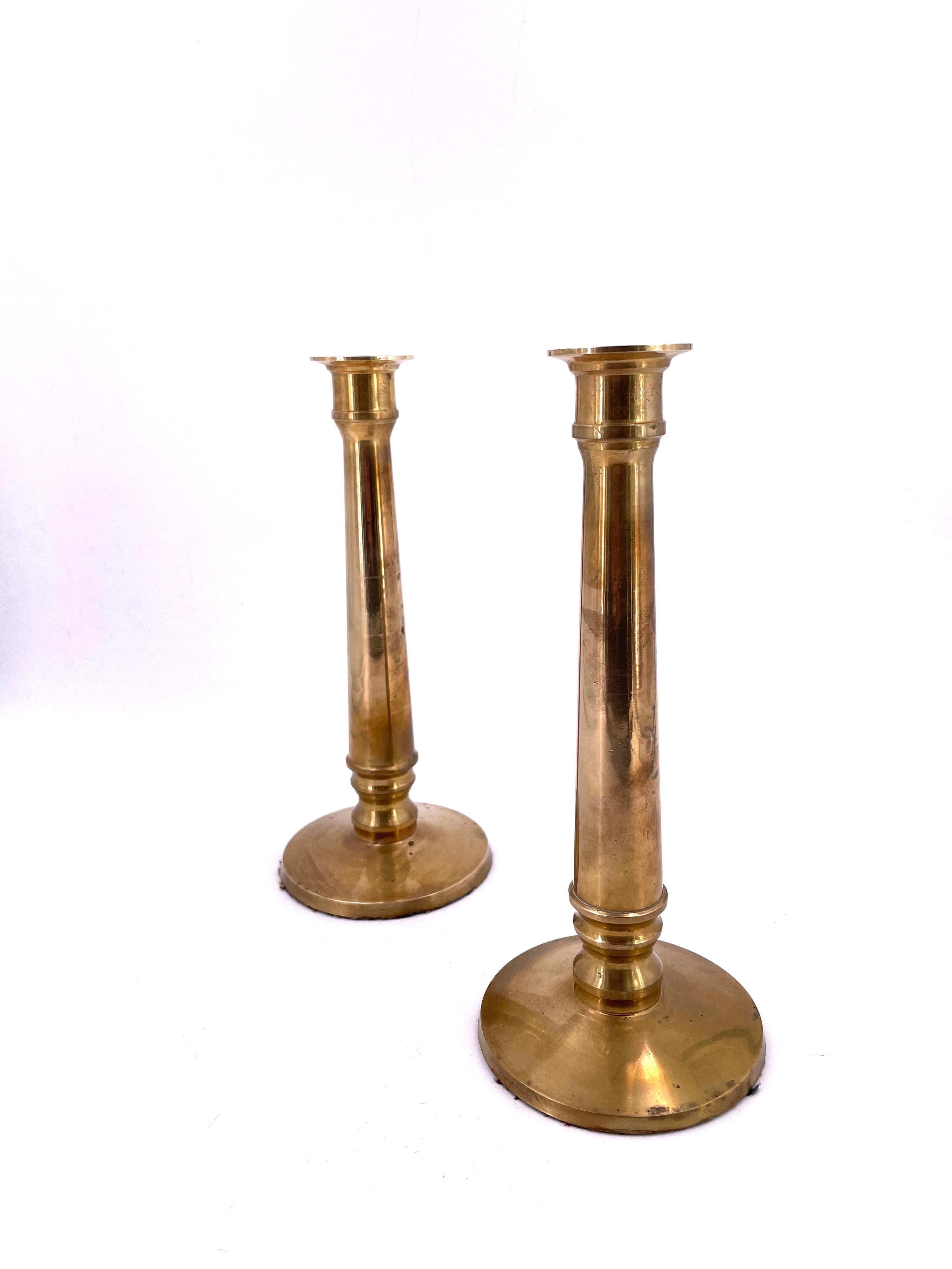 Beautiful majestic pair of solid patinated brass candle holders, all in brass by Ralph Lauren, great quality. circa 1980's.