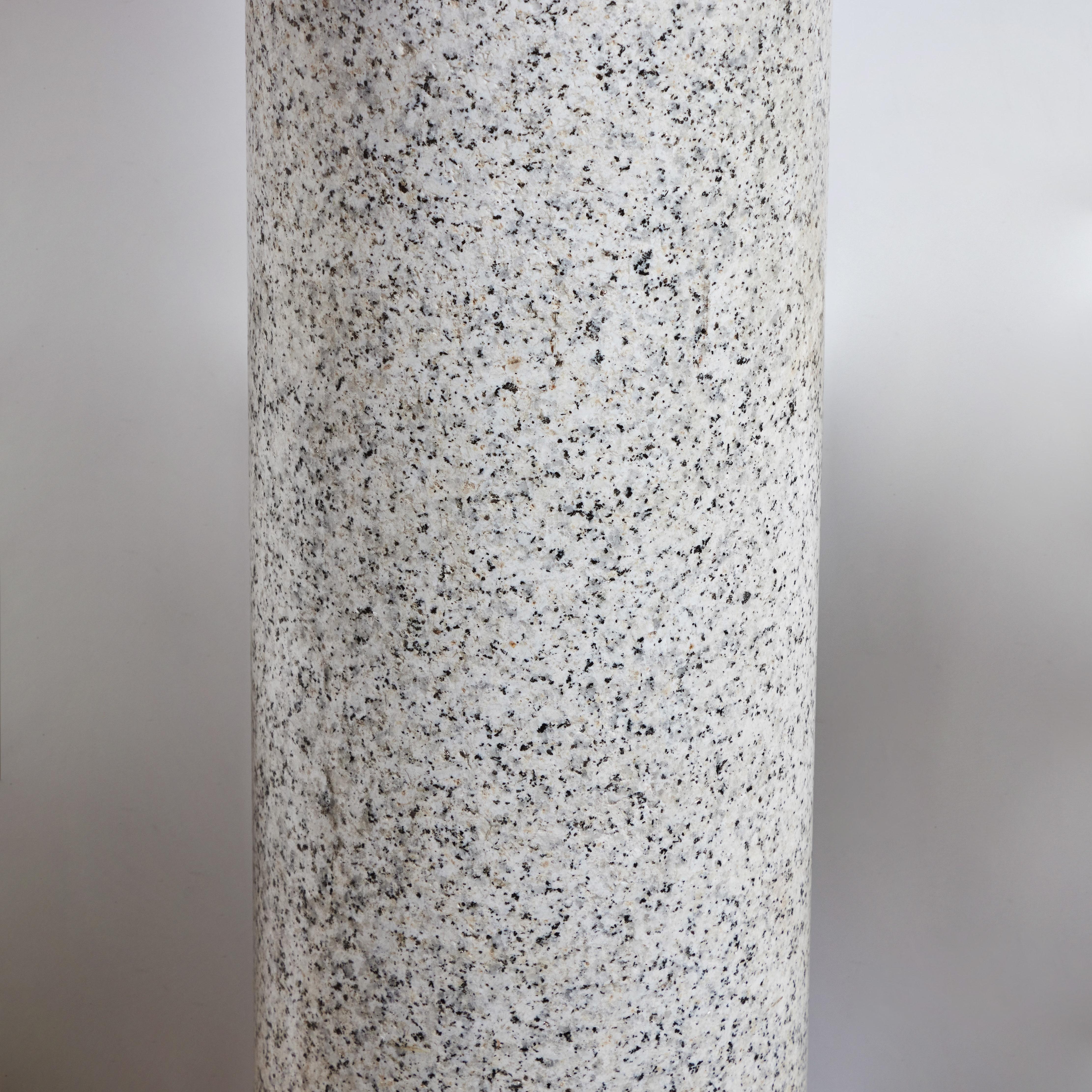 Grande paire de piédestaux en marbre Bon état - En vente à Newport Beach, CA