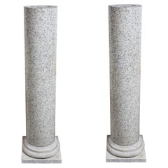 Coppia di piedistalli alti in marmo