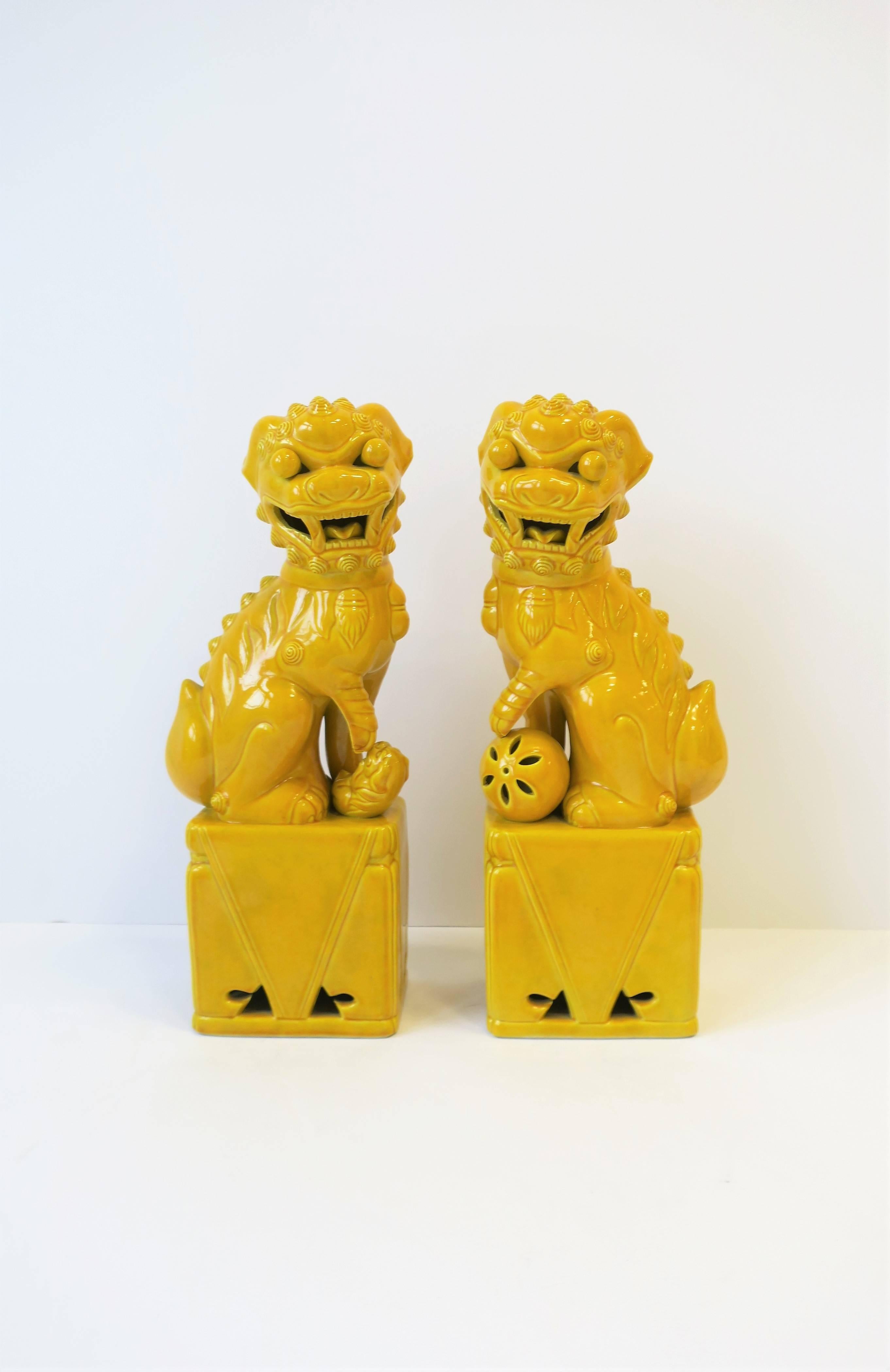 Pair of Tall Midcentury Yellow Foo Dogs or Lion Sculptures  In Excellent Condition In New York, NY