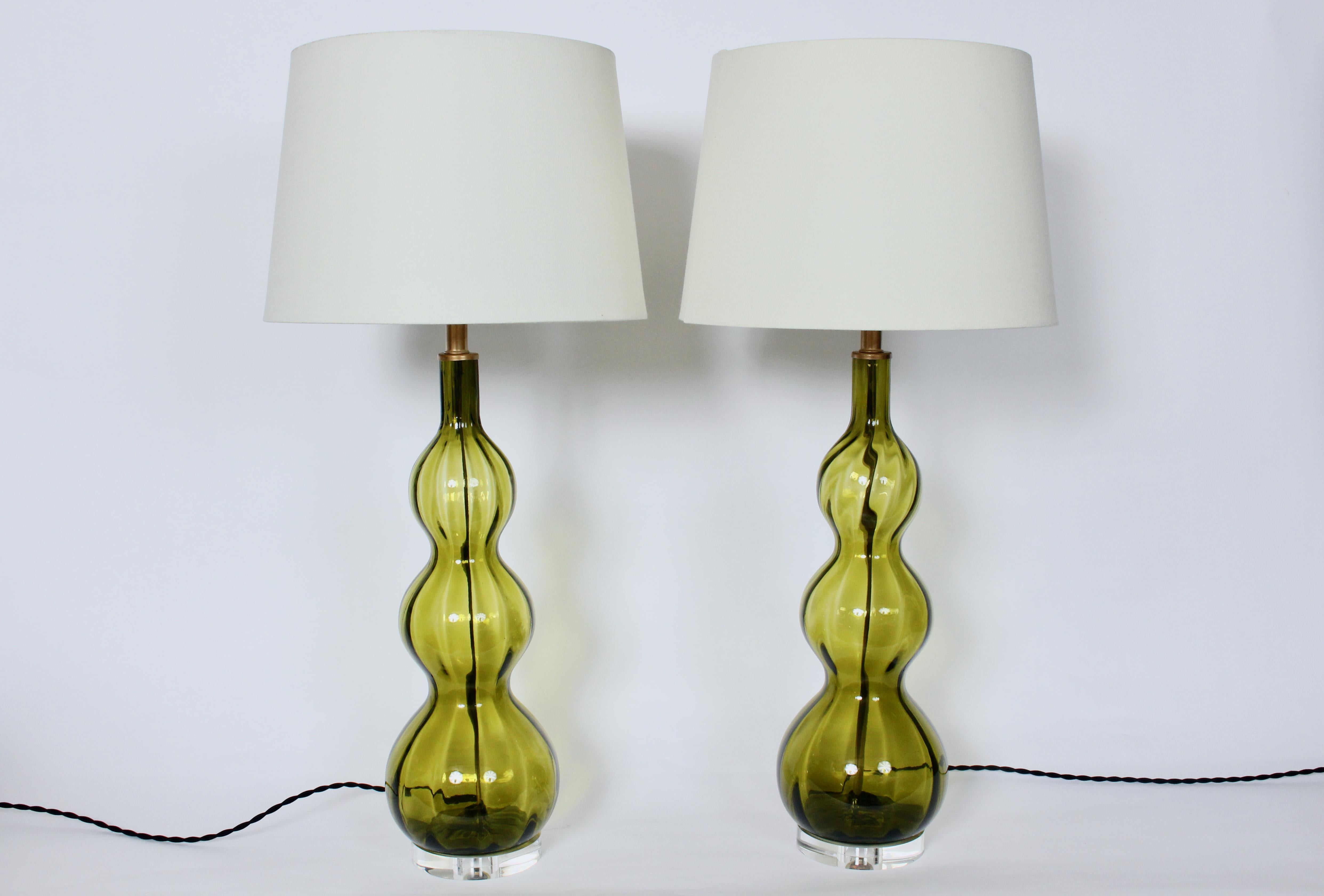 Tall Pair of Stacked Triple Gourd Olive Green Art Glass Table Lamps, 1950s In Good Condition For Sale In Bainbridge, NY