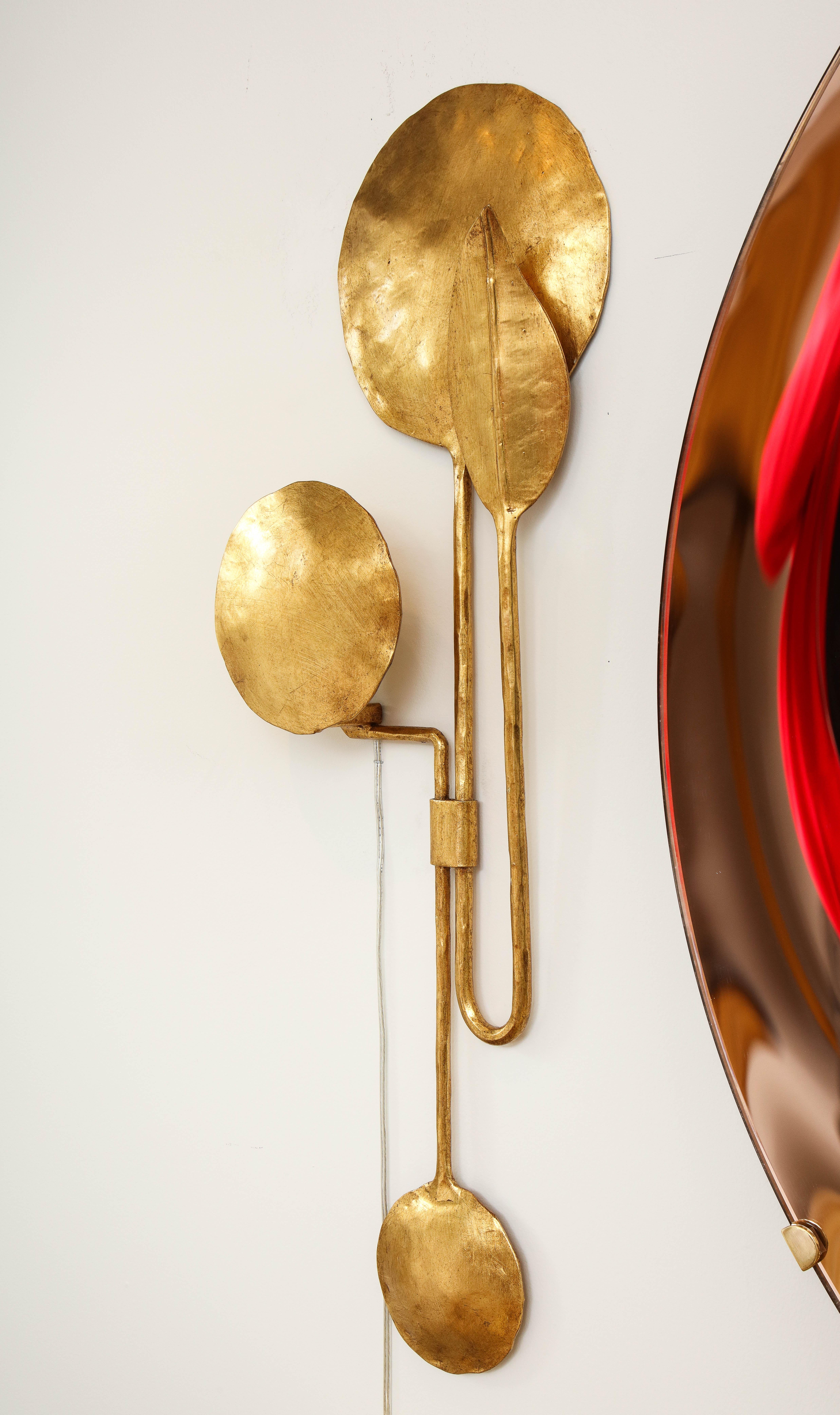 Grande paire d'appliques sculpturales dorées à la feuille d'or 24 carats en fer forgé, Italie en vente 10