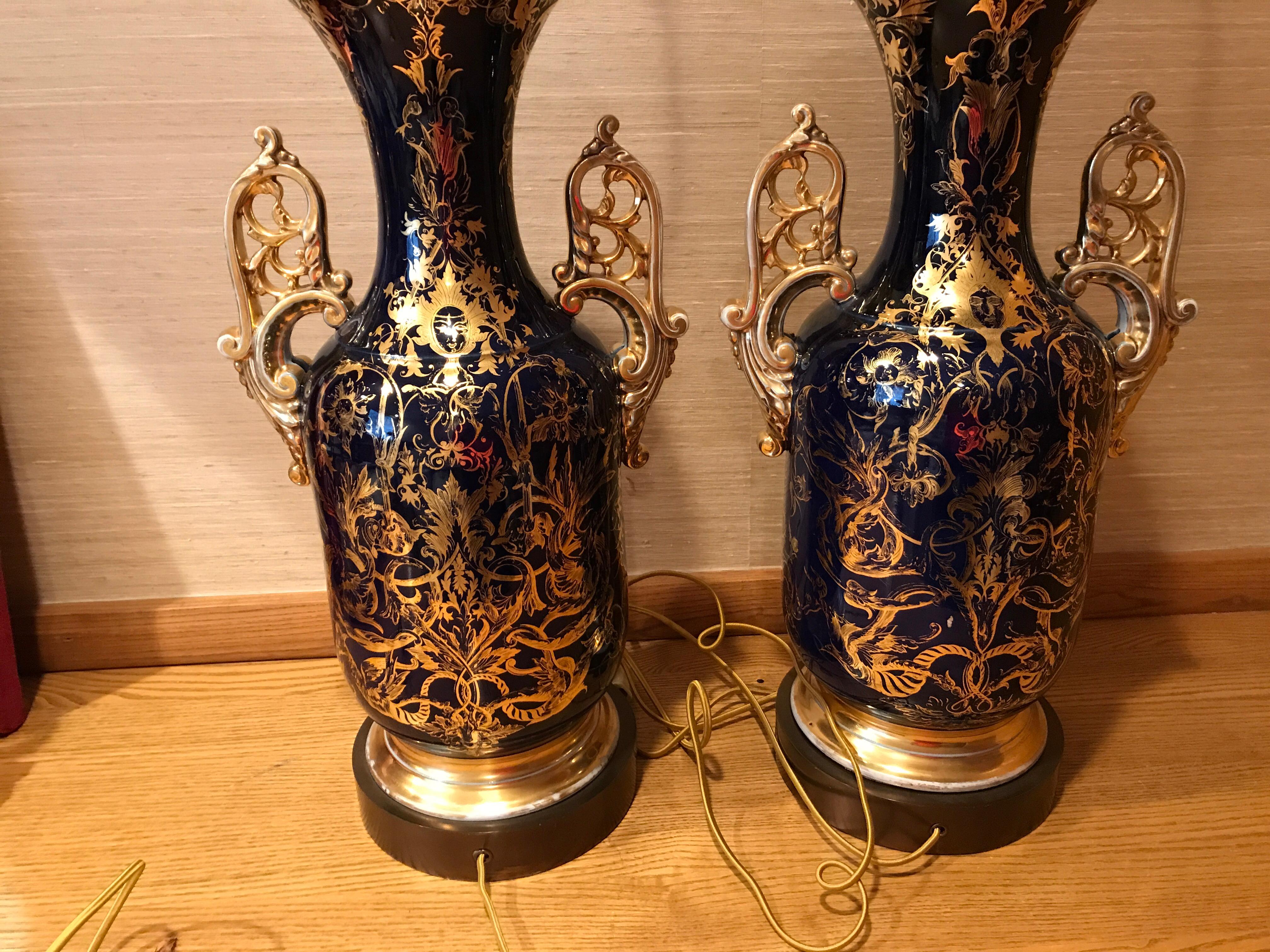 Tall Pair of Serves Style Table Lamps In Good Condition For Sale In Highland Park, IL