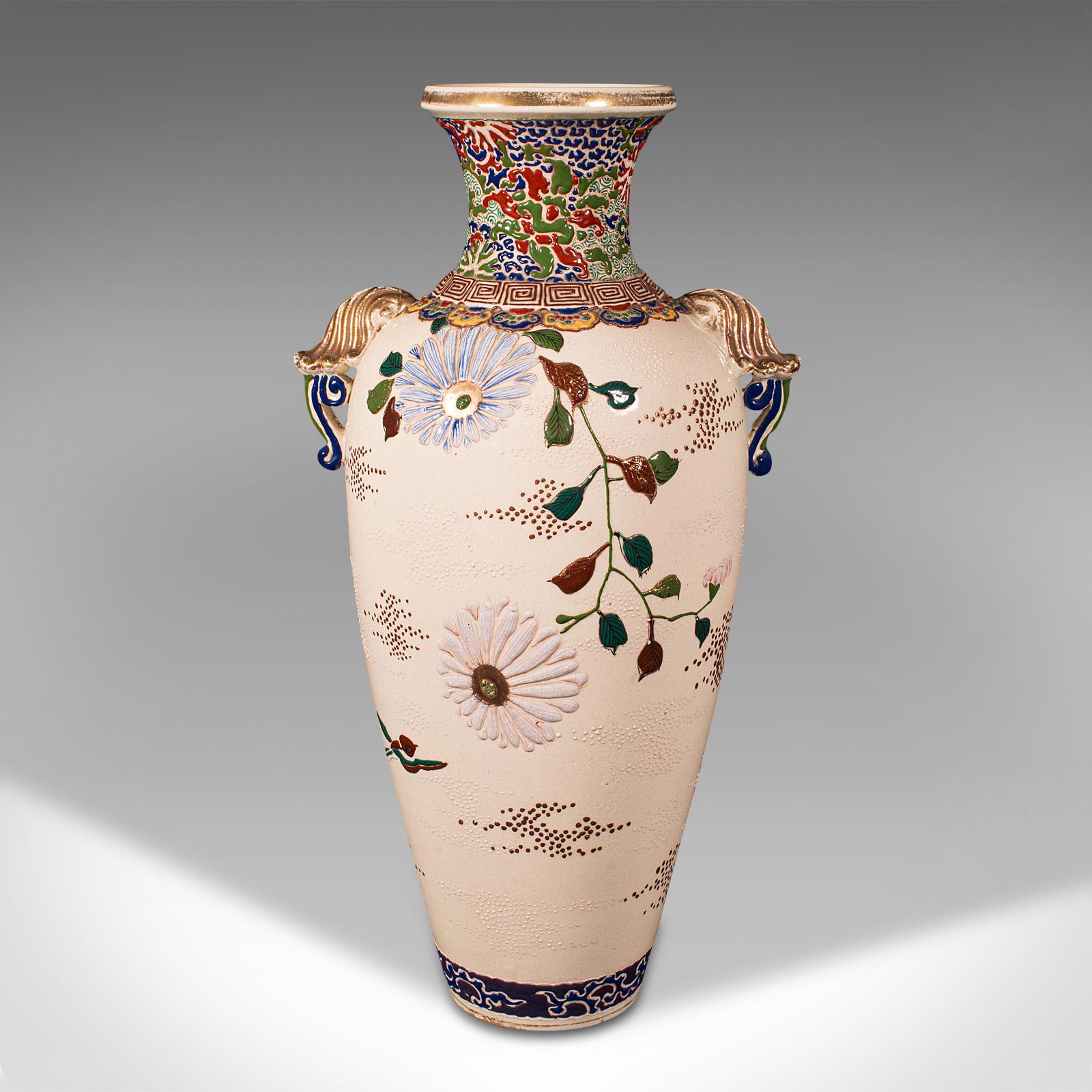 Japonais Grande paire de vases vintage Satsuma, japonais, céramique, fleur, Art déco oriental en vente