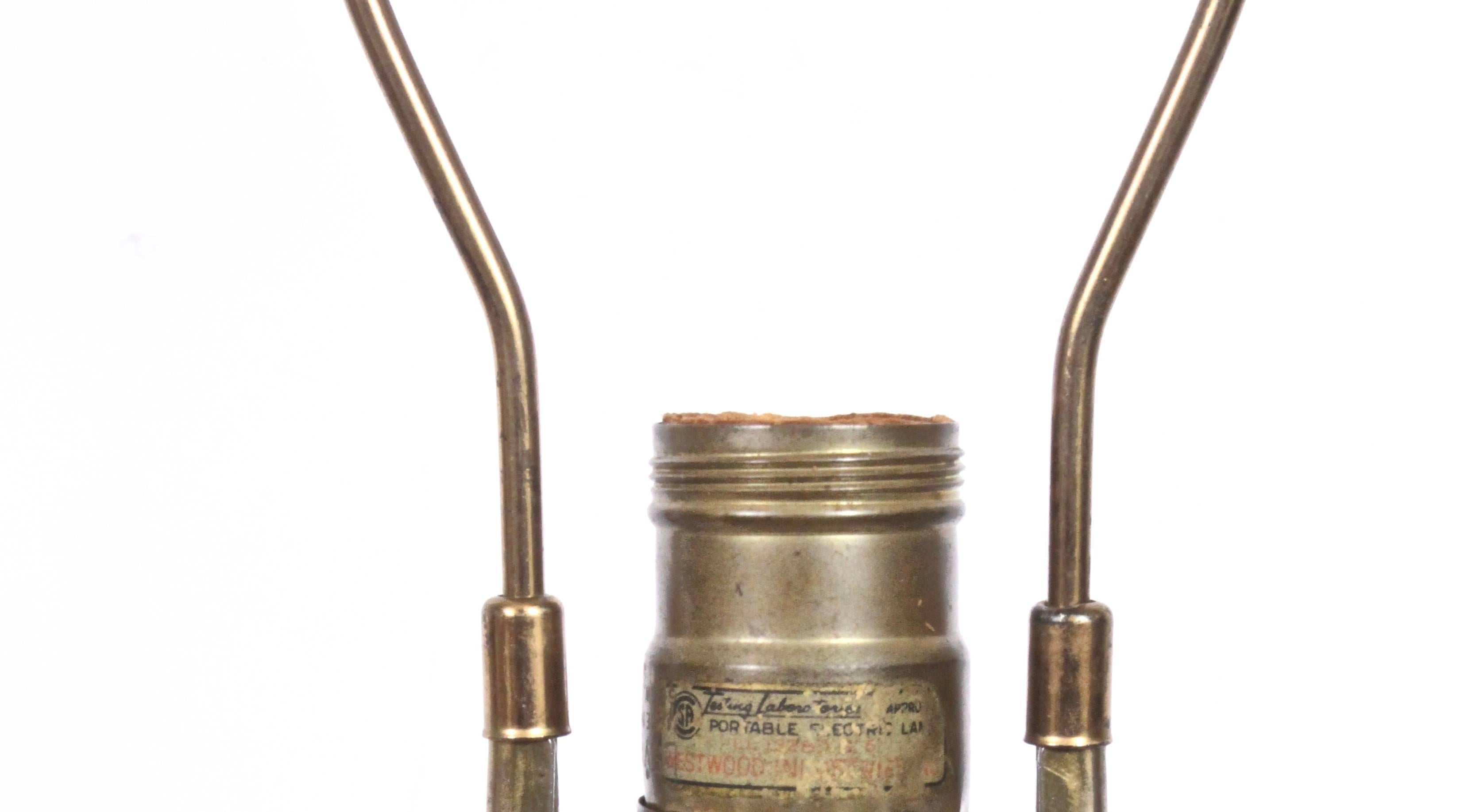 Plaqué Grande paire de lampes de table en laiton ventilé de style Westwood Industries, années 1950 en vente