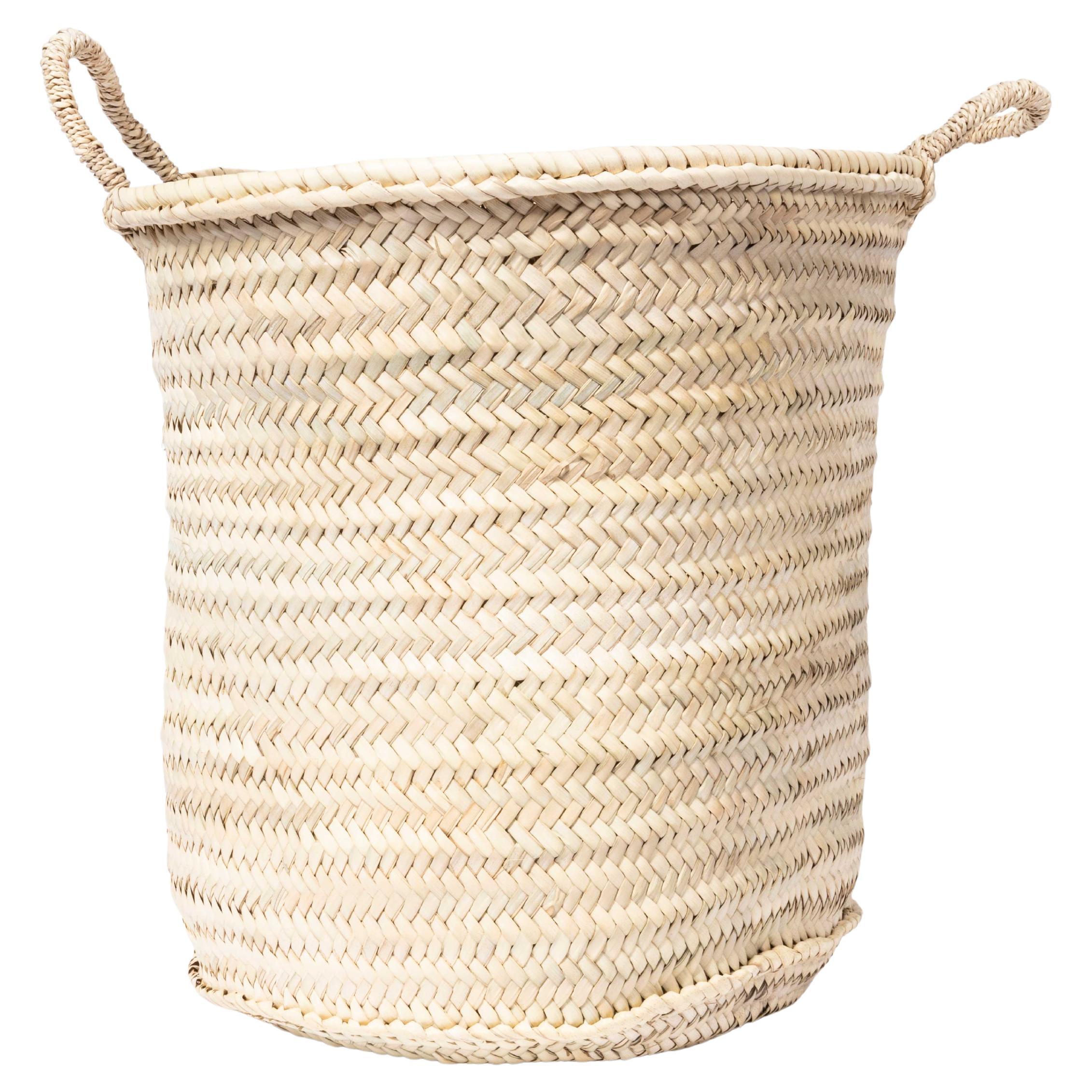 Cesta alta de hojas de palmera