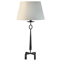 Grande lampe de table en fer forgé patiné avec abat-jour en parchemin sur mesure