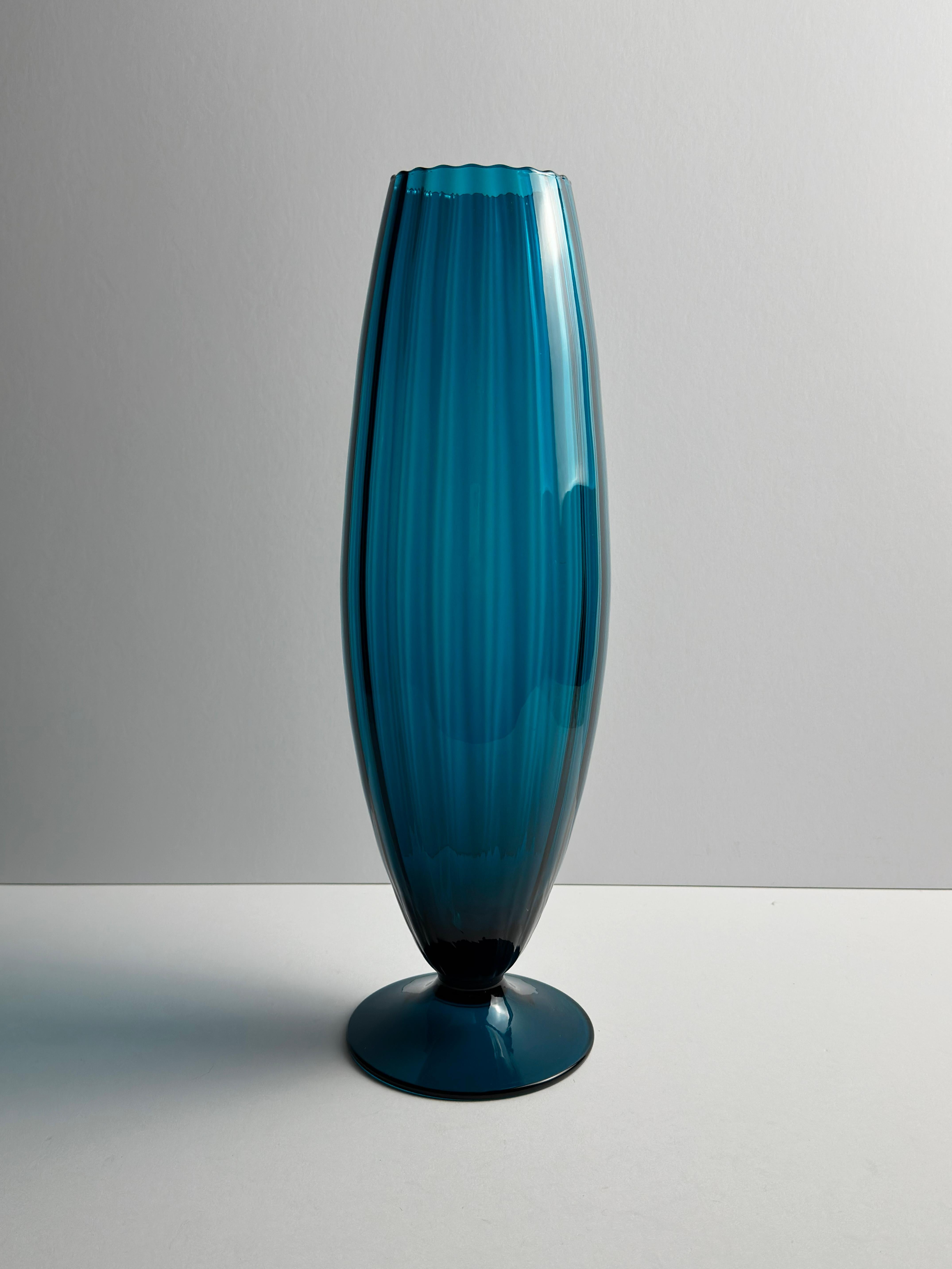 Große pfauenblaue Empoli-Glasvase, Rossini zugeschrieben, Italien, 1960er Jahre (Glaskunst) im Angebot