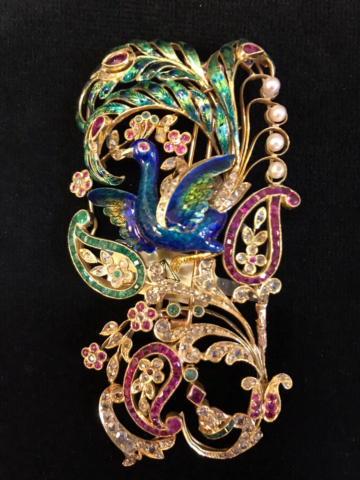 Women's Tall Peculiar Art Nouveau Brooch
